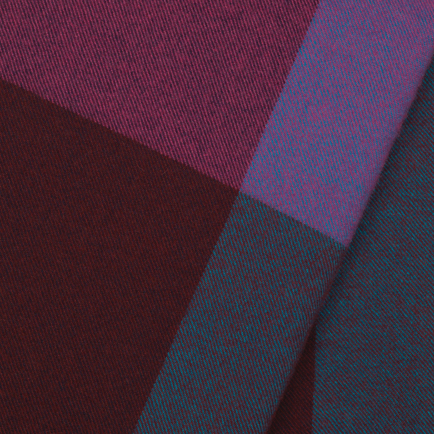 Vitra Colour Block Blanket von Hella Jongerius Wolldecke bordeaux - blau