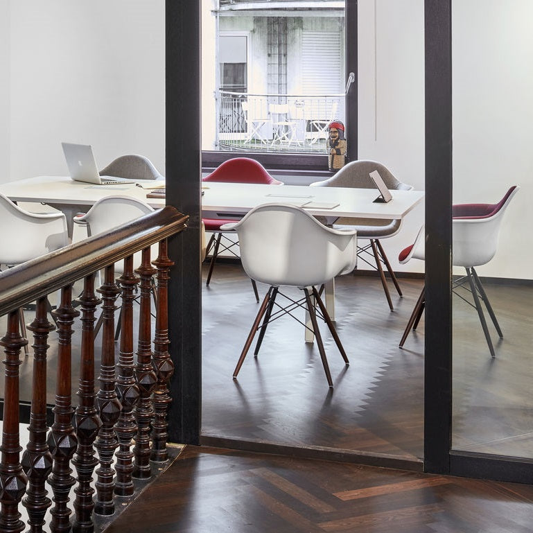 Vitra Eames Plastic Armchair DAW RE Ahorn schwarz Kunststoff recycelt