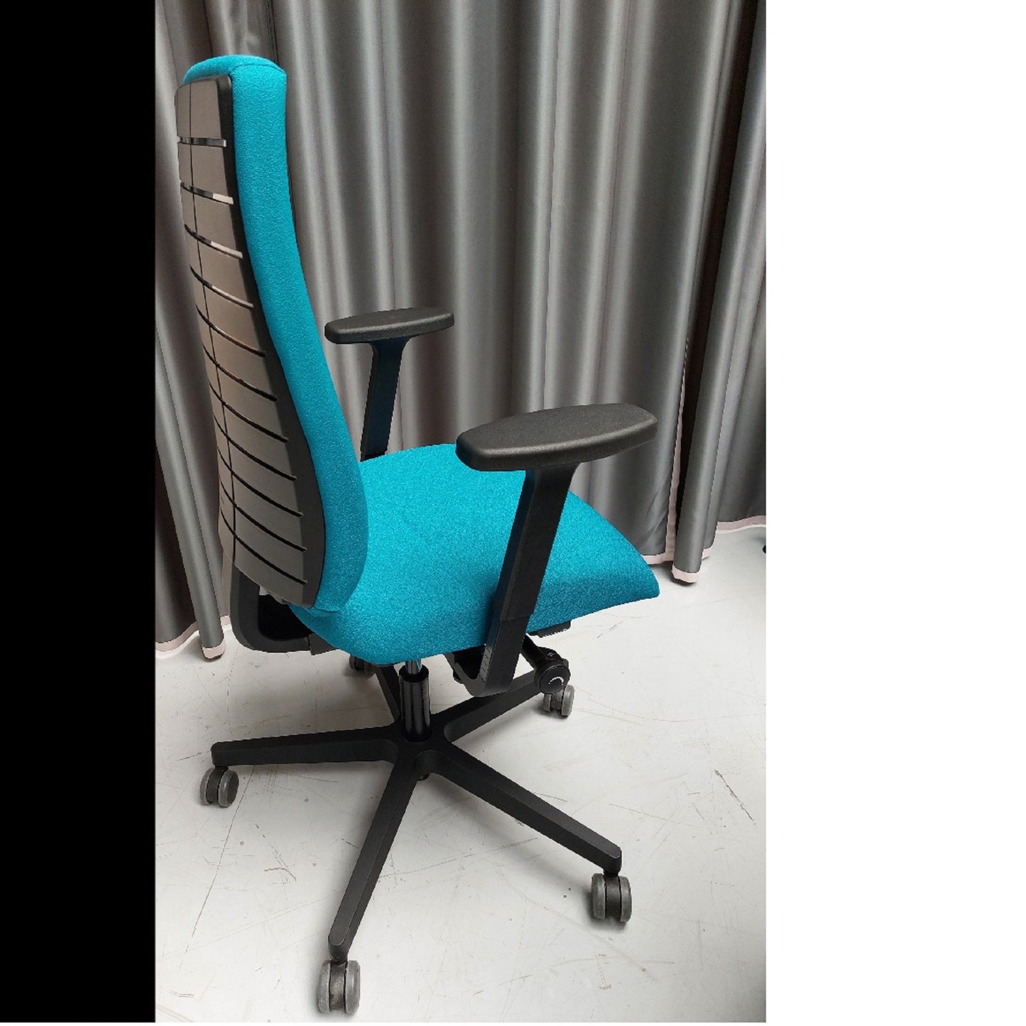 Nowy Styl X-LINE SWIVEL CHAIR Drehstuhl mit Polsterrücken und Armlehnen