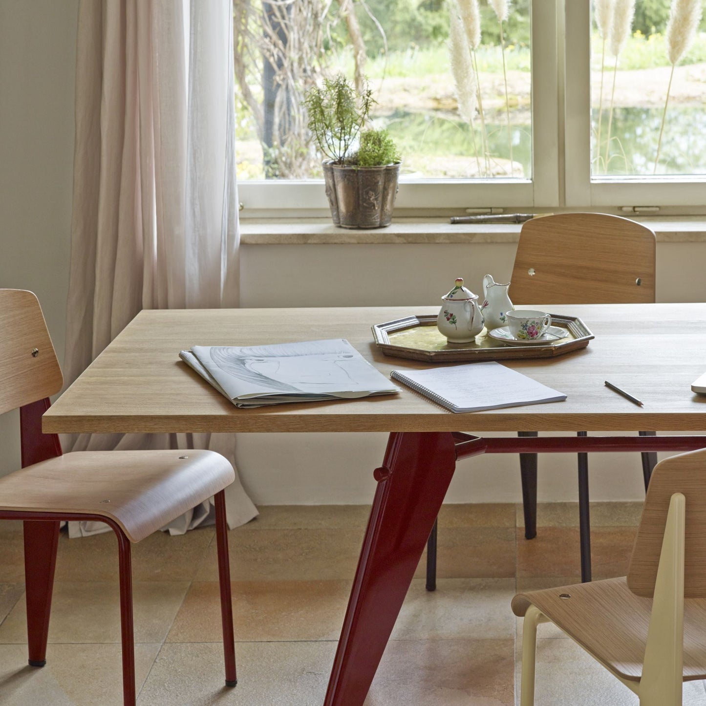 Vitra EM Table Besprechungstisch / Esstisch Holz und Metall