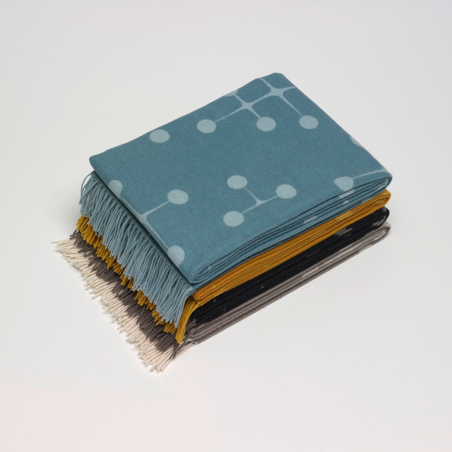 Vitra Eames Wool Blanket Dot Pattern Wolldecke hellblau blau gepunktet