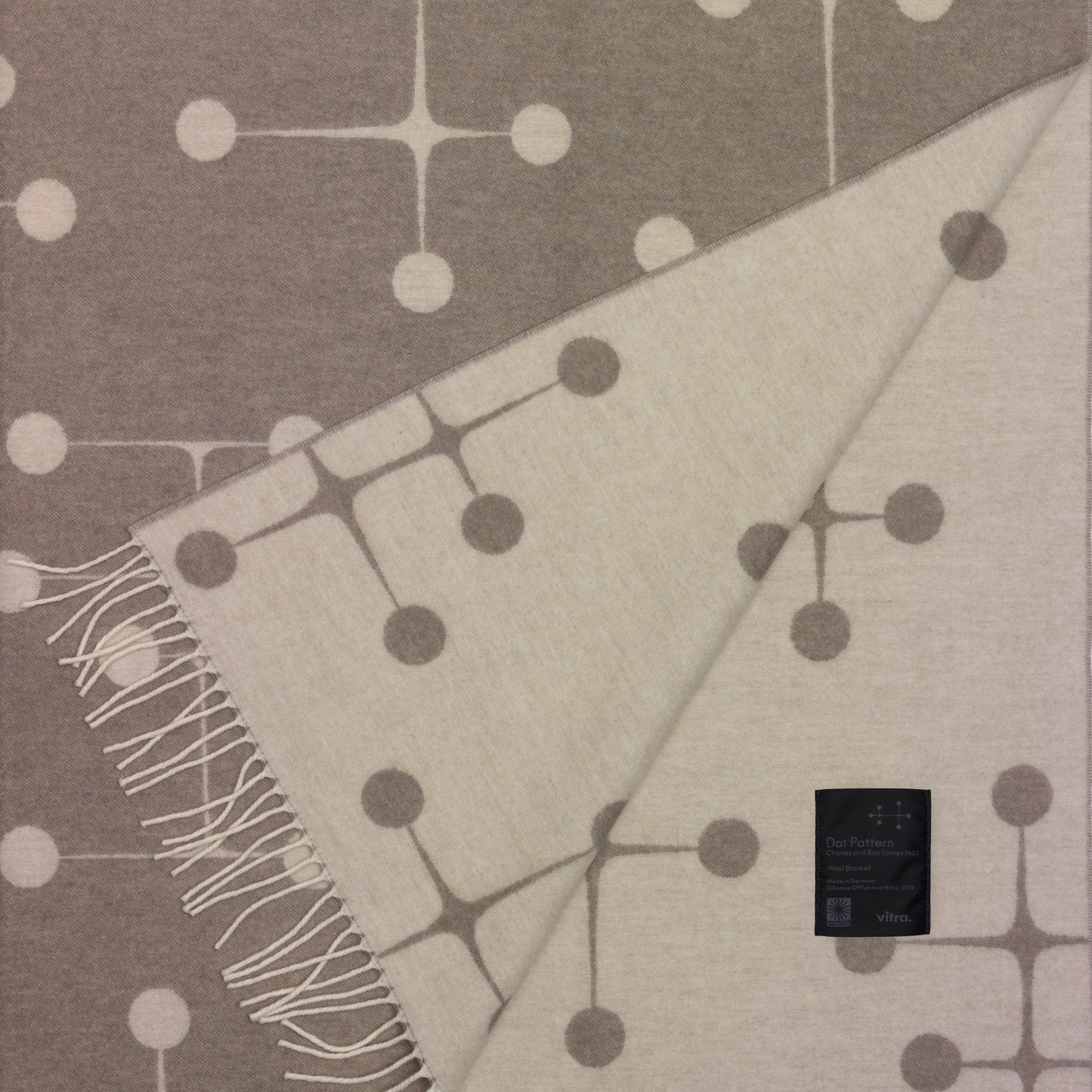 Vitra Eames Wool Blanket Dot Pattern Wolldecke taupe beige gepunktet