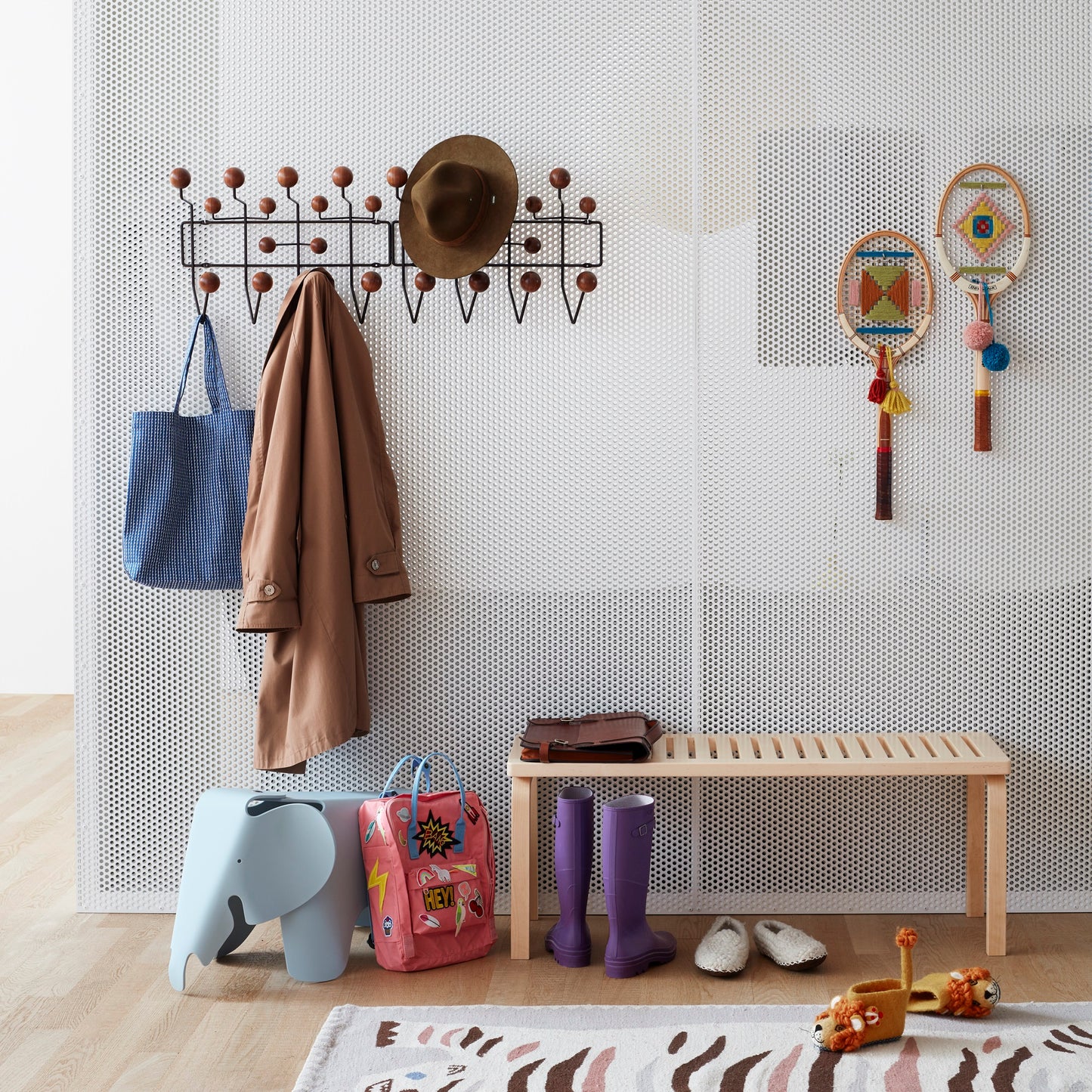 Vitra Eames Hang it all Wandgarderobe Nussbaum natur/schwarz