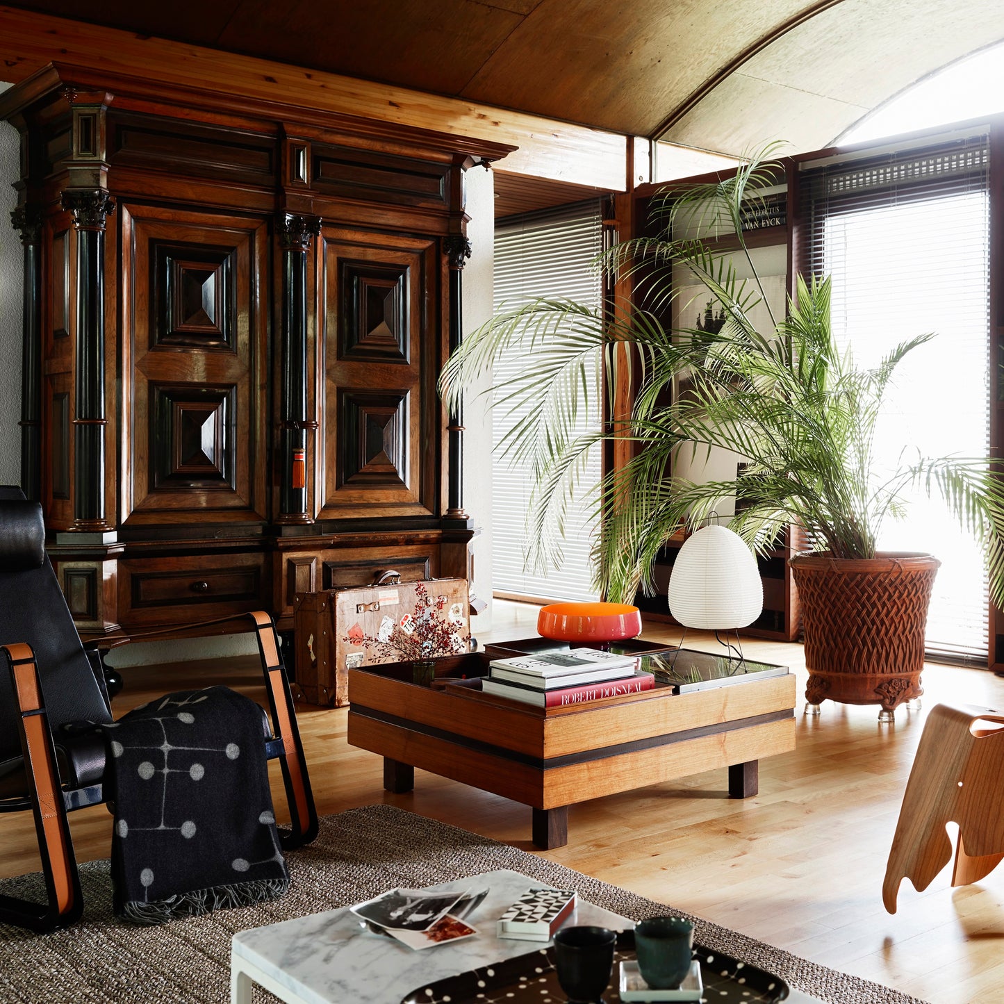 Vitra Eames Wool Blanket Dot Pattern Wolldecke schwarz grau gepunktet