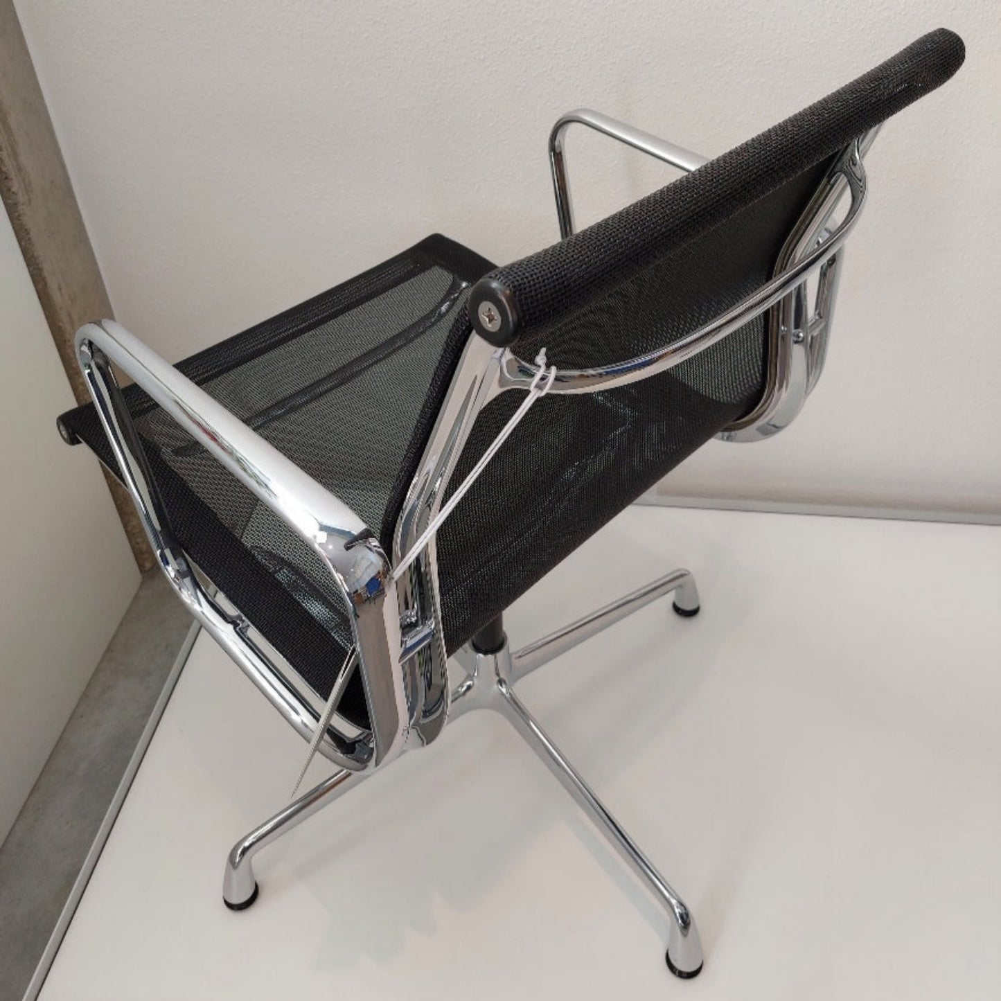 vitra Aluminium Chair EA 108 drehbar