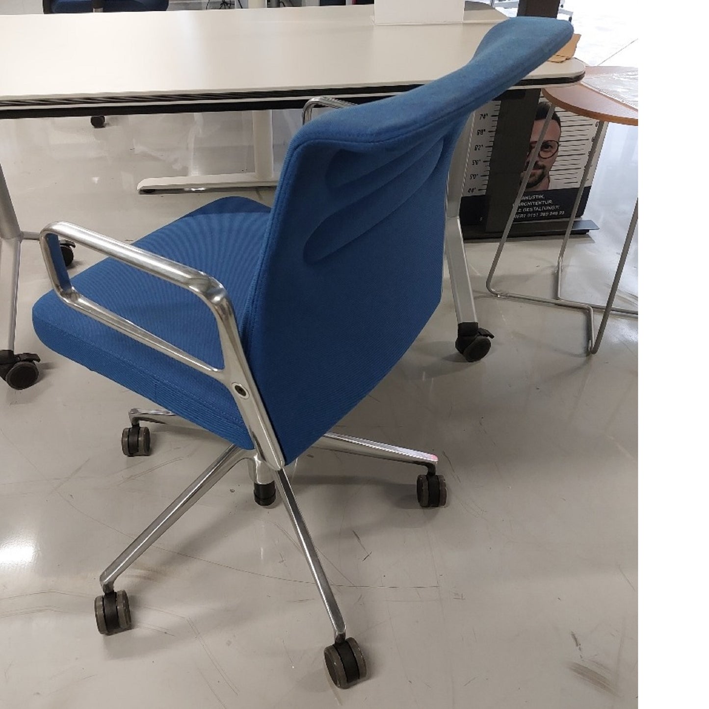 Vitra AC5 Studio Drehstuhl auf Rollen mit Ringarmlehnen Alu poliert