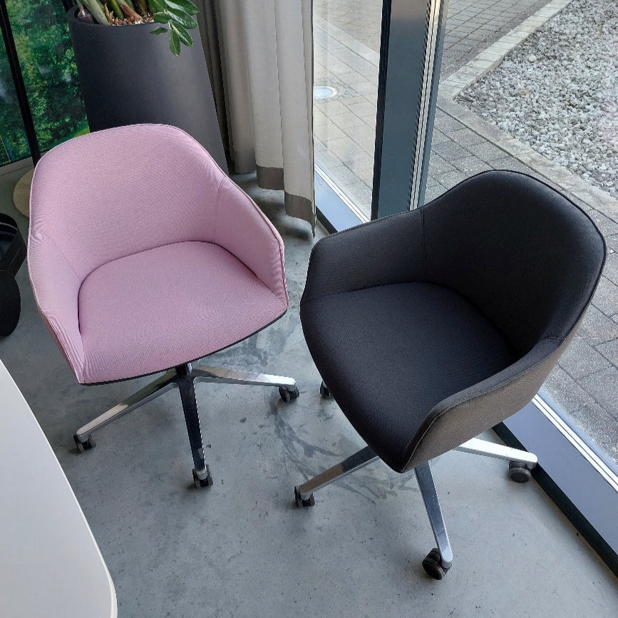 vitra Softshell Chair mit Fünfstern-Untergestell