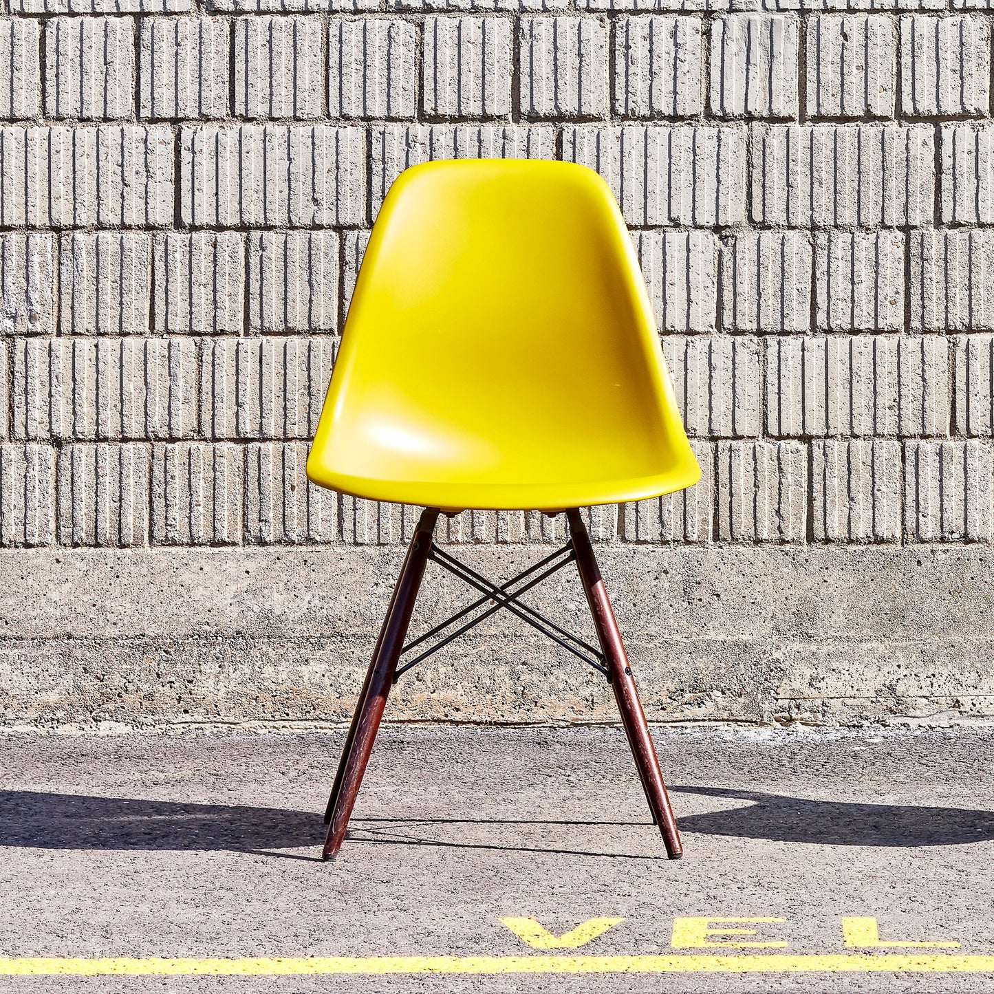 Vitra Eames Plastic Side Chair DSW RE Ahorn dunkel Kunststoff recycelt