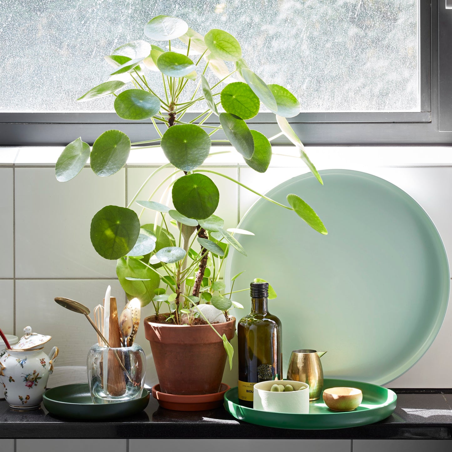 Vitra Trays im 3er-Set funktionale Tabletts Kunststoff 3farbig stapelbar