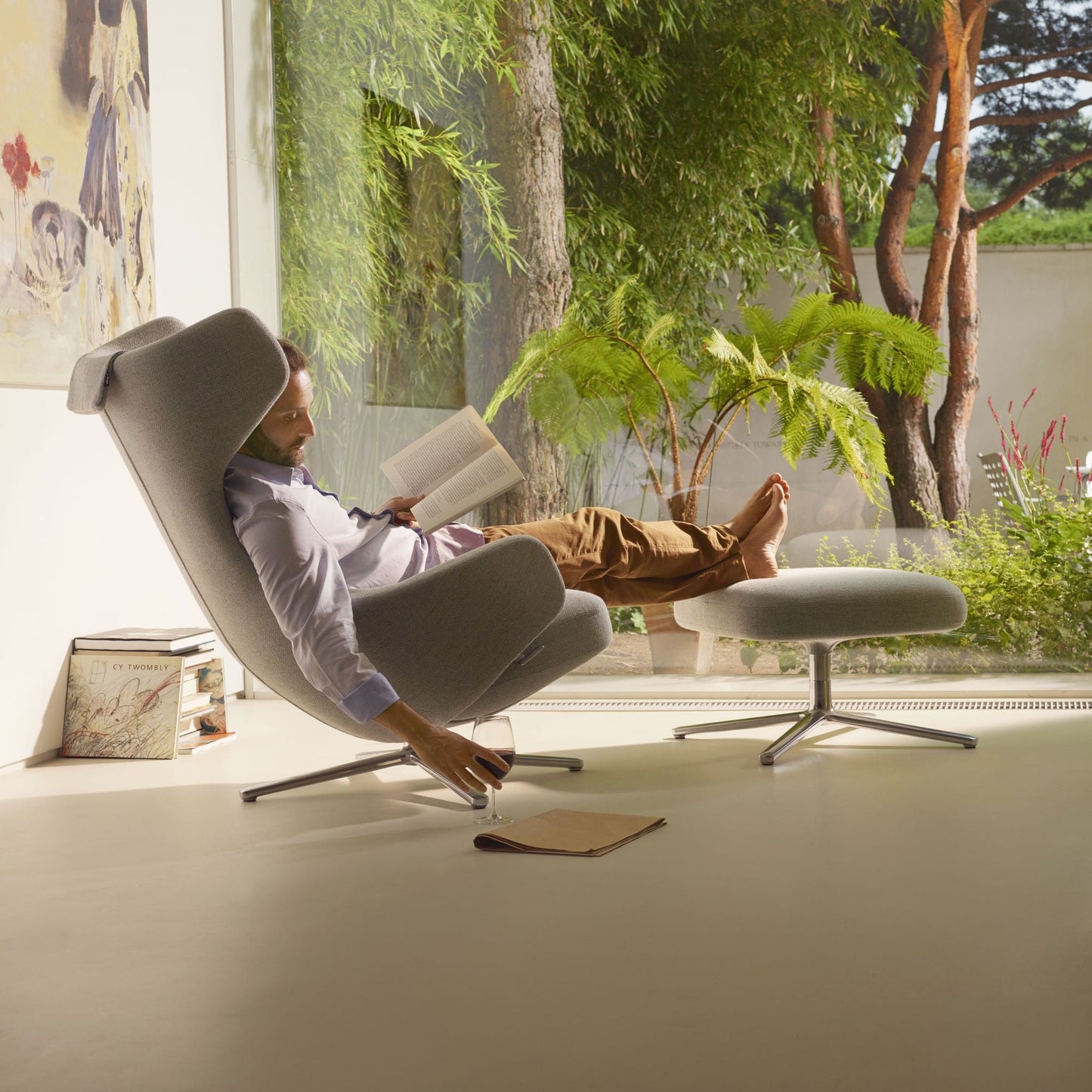 Vitra Grand Repos Loungesessel drehbar mit Ottoman Ohrensessel & Hocker