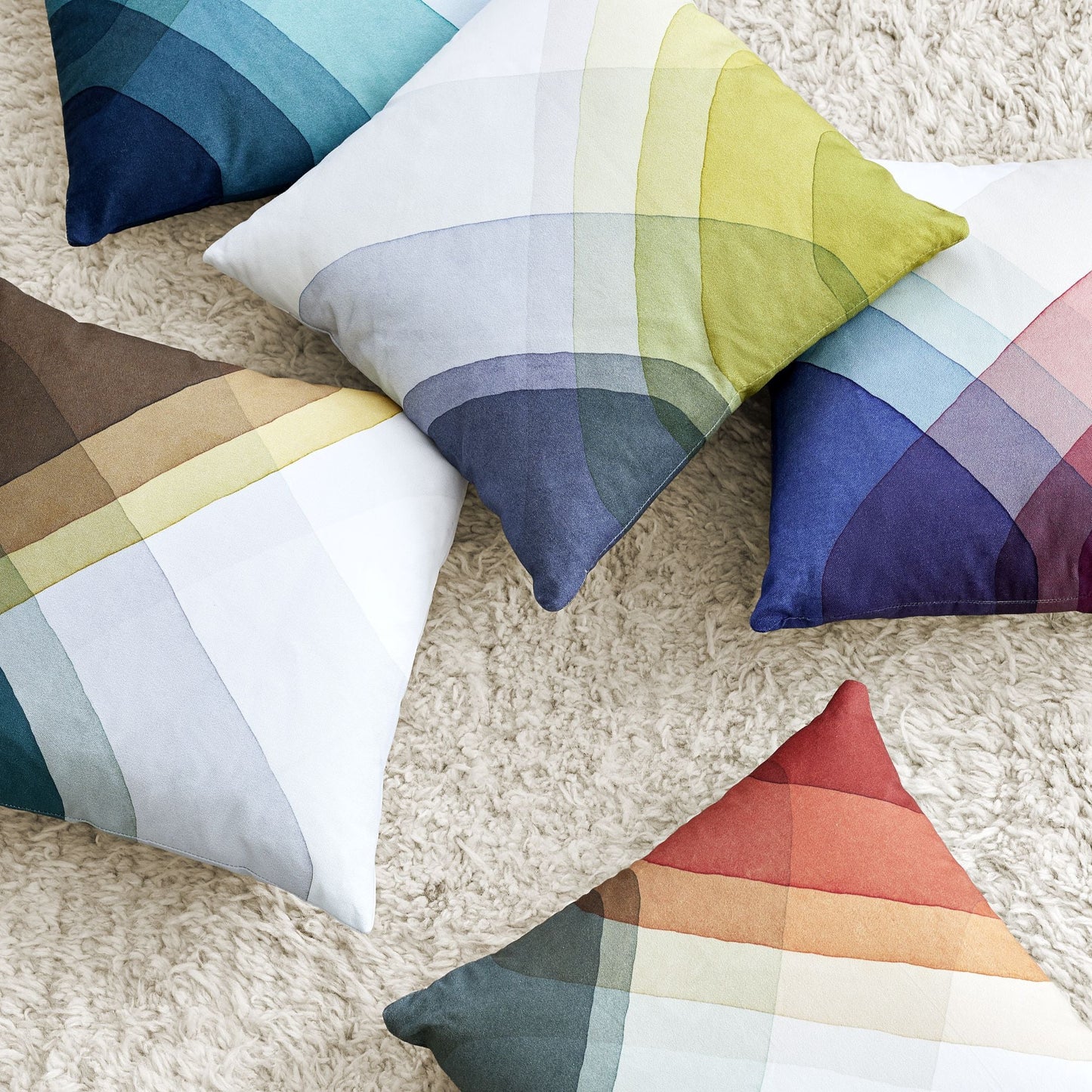 Vitra Herringbone Pillows Raw-Edges Zierkissen 40 x 40 cm mit Farbverlauf