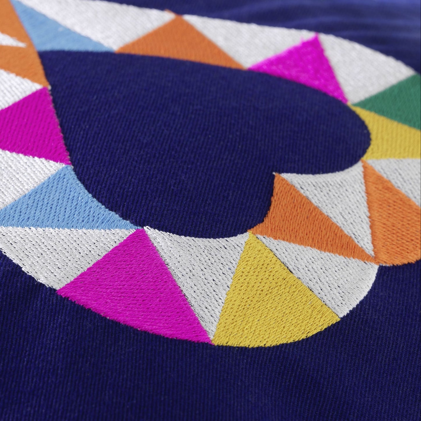 Vitra Embroidered Pillows Alexander Girard Designkissen 40 x 40/30cm bestickt