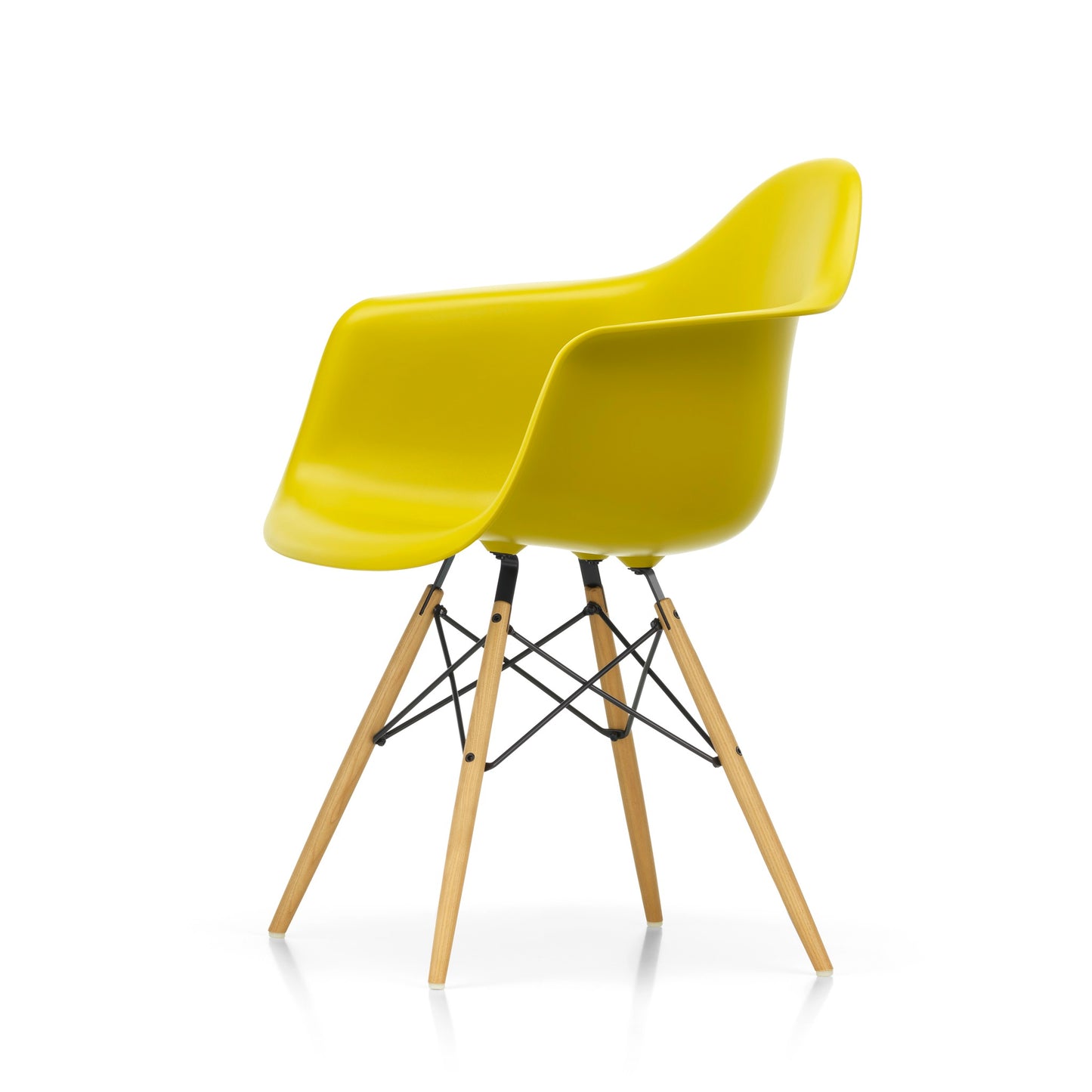 Vitra Eames Plastic Armchair DAW RE Esche honigfarben Kunststoff recycelt