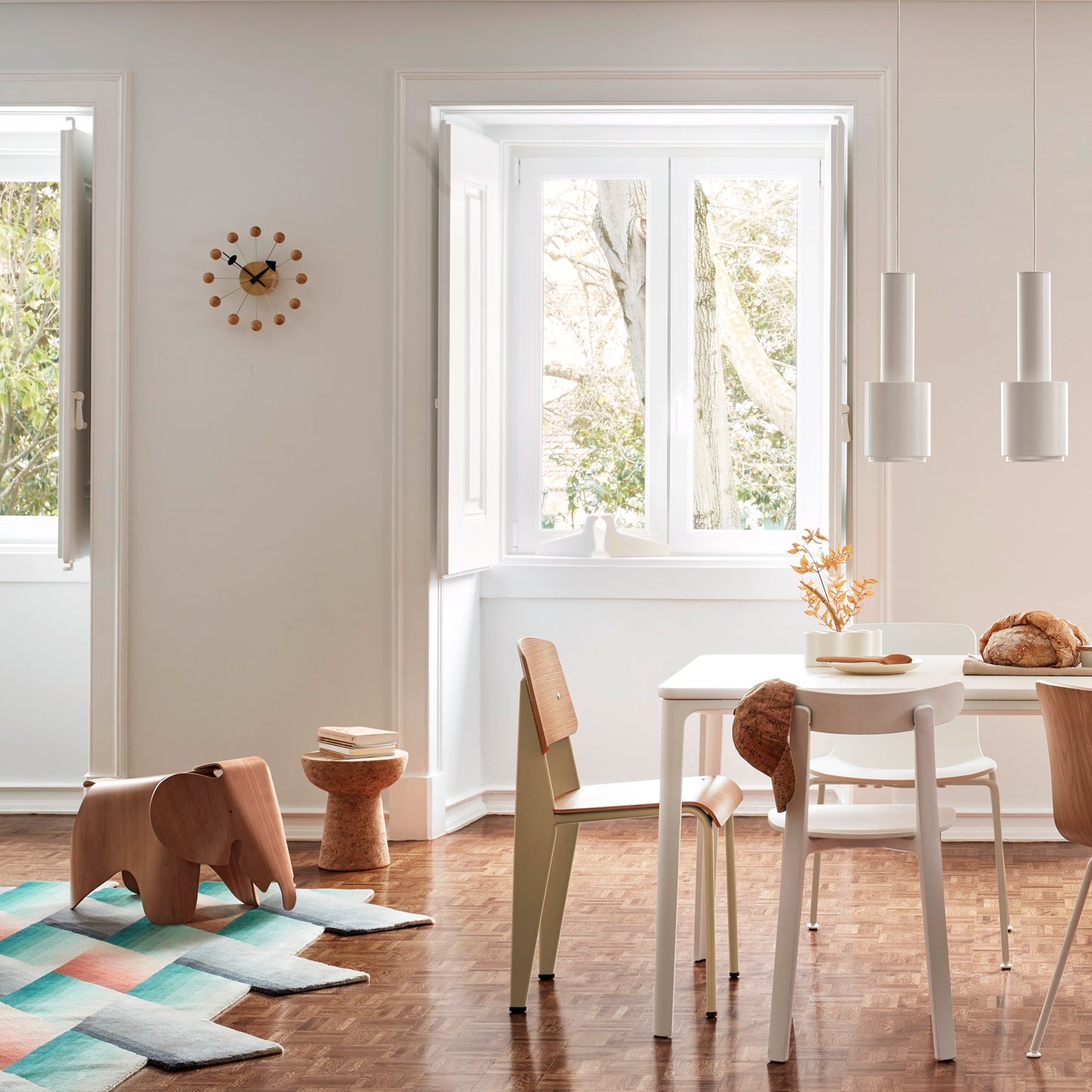 Vitra Ball Clock Uhr natur Buchenholz mit Sekundenzeiger