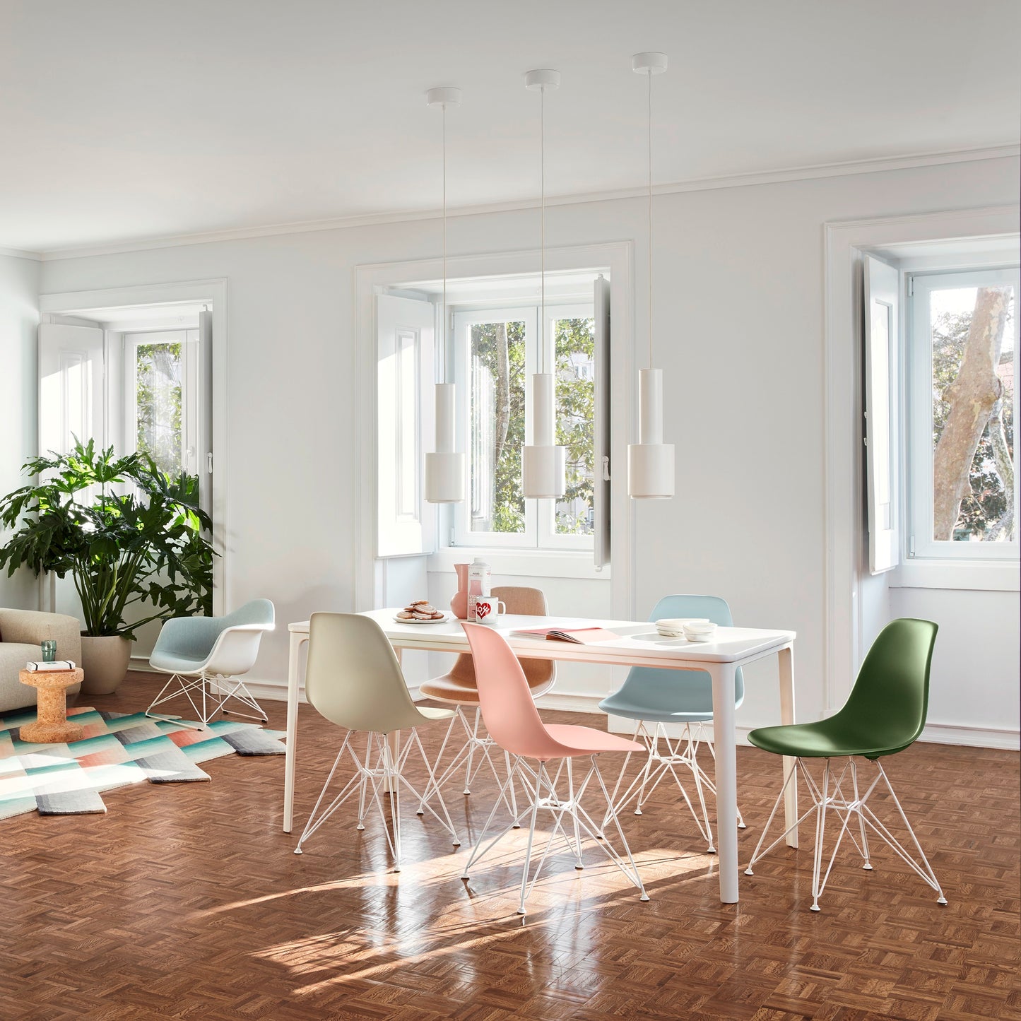 Vitra Eames Plastic Side Chair DSR RE Kunststoff Stuhl Eiffelturm-Gestell