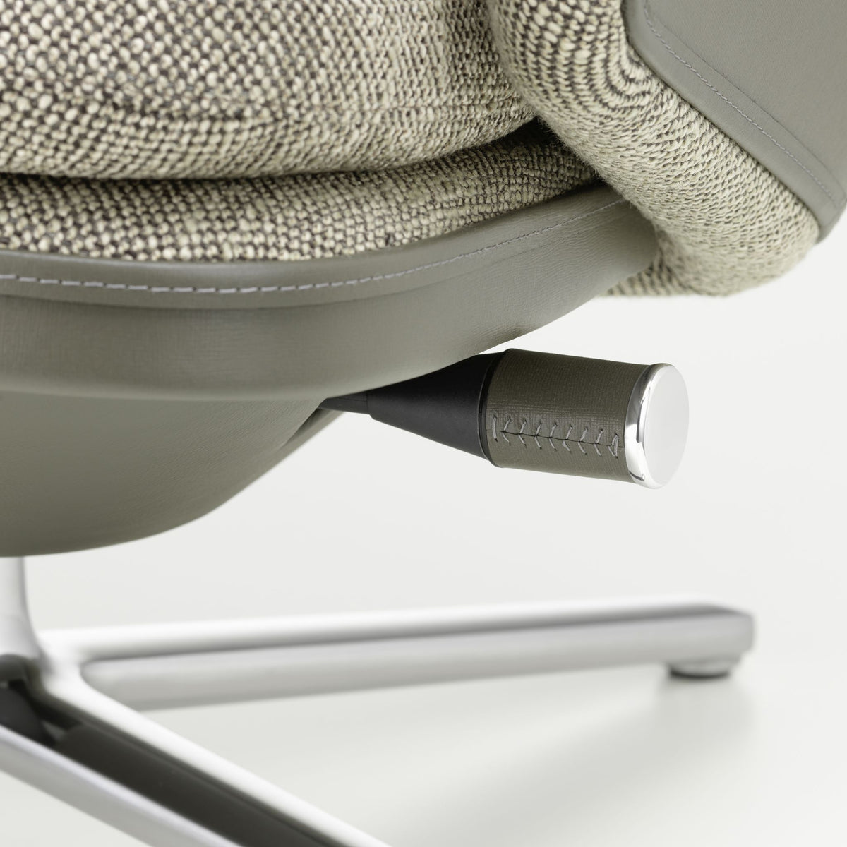 Vitra Grand Relax Loungesessel drehbar hoher Sessel einzeln Synchronmechanik
