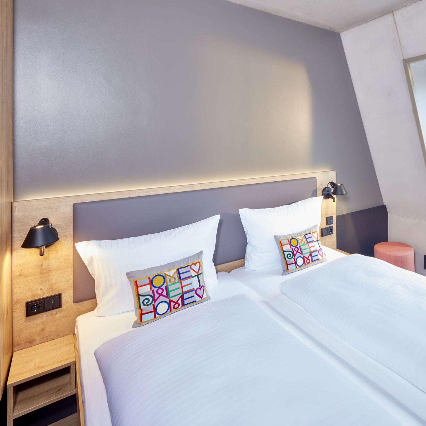 Vitra Embroidered Pillows Alexander Girard Designkissen 40 x 40/30cm bestickt