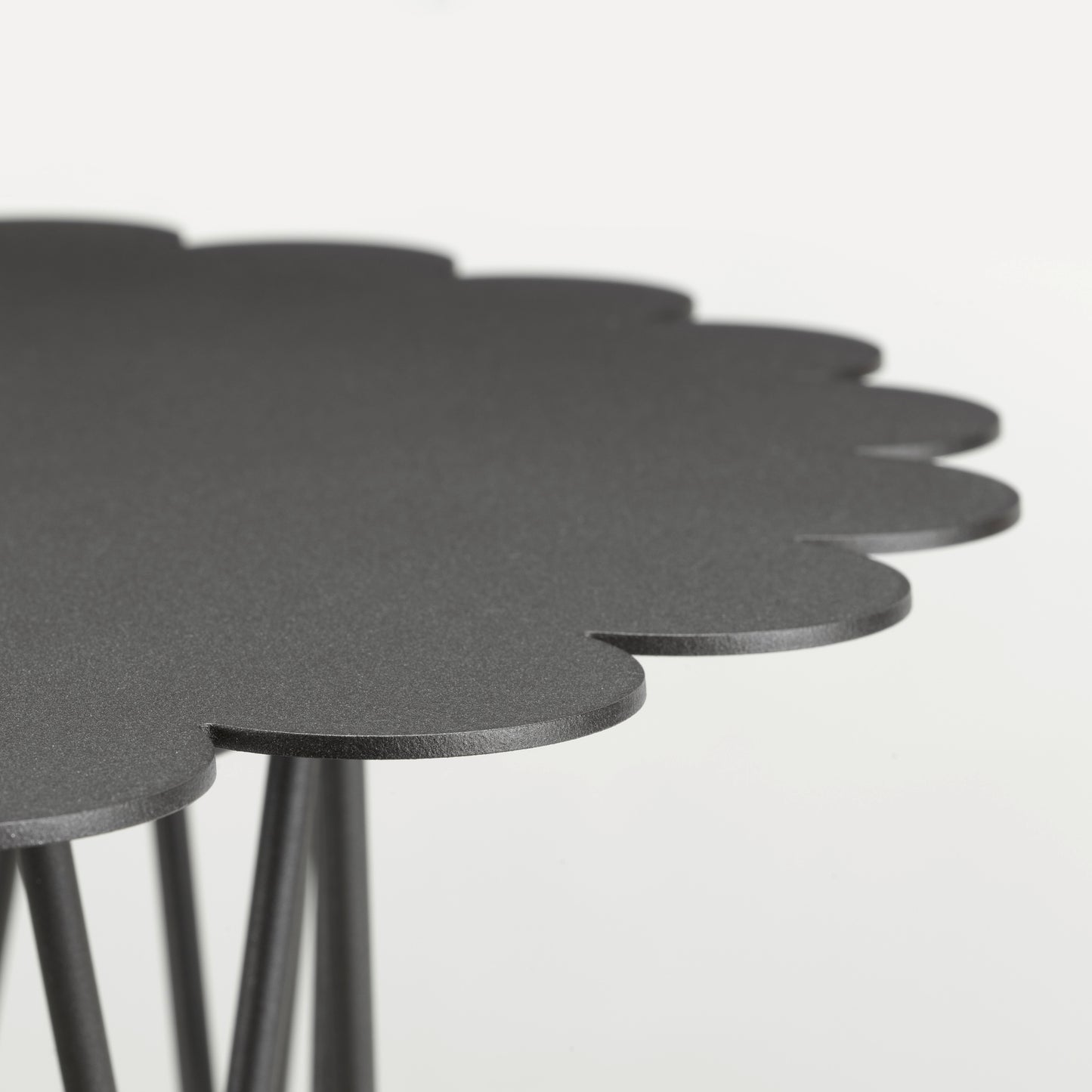 Vitra Flower Table klein Beistelltisch Stahl pulverbeschichtet