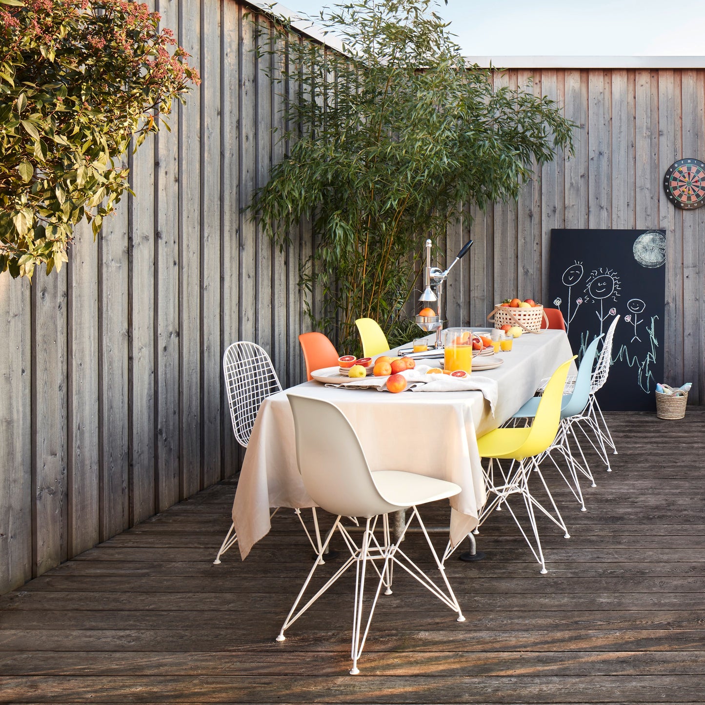 Vitra Eames Plastic Side Chair DSR RE Kunststoff Stuhl Eiffelturm-Gestell