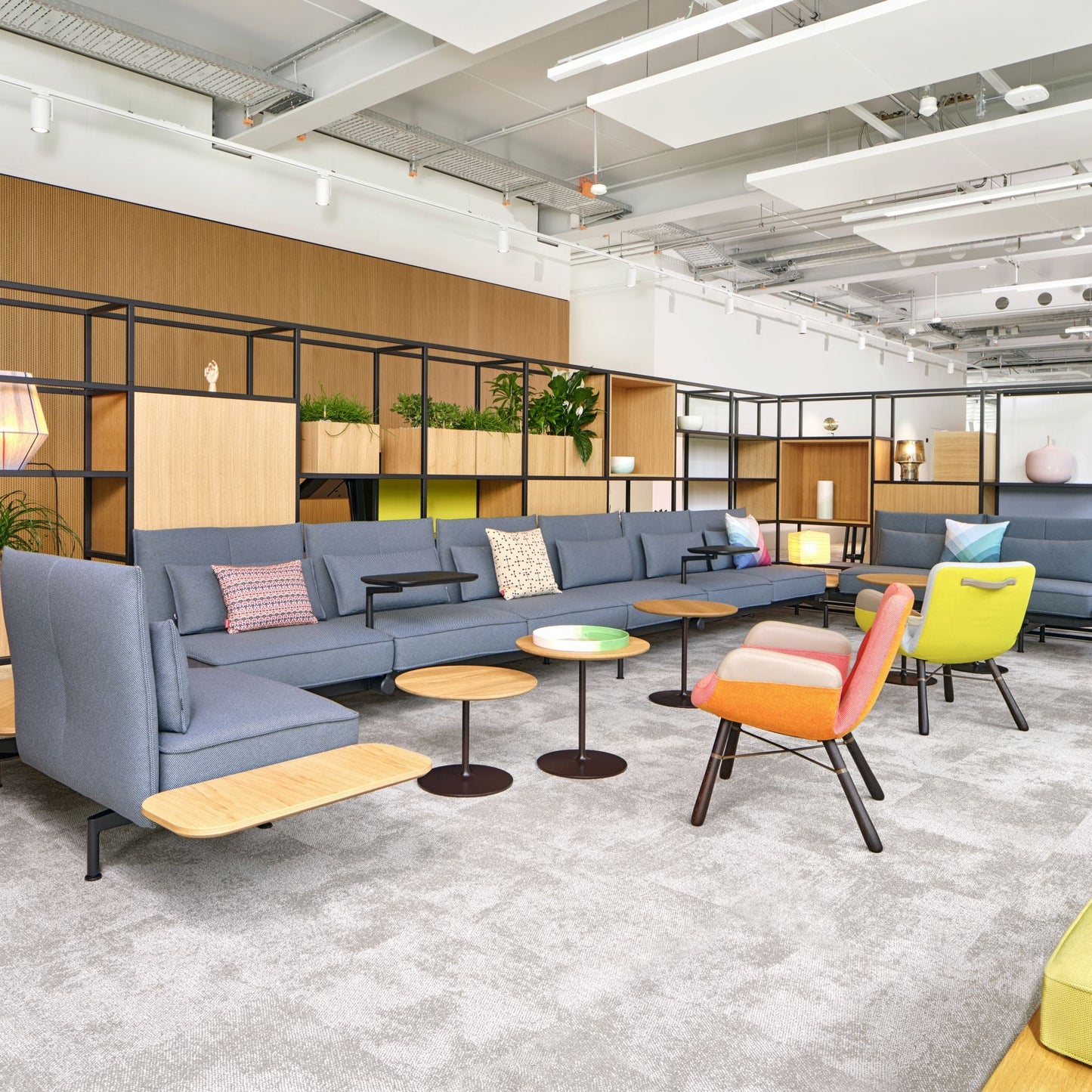 Vitra Herringbone Pillows Raw-Edges Zierkissen 40 x 40 cm mit Farbverlauf