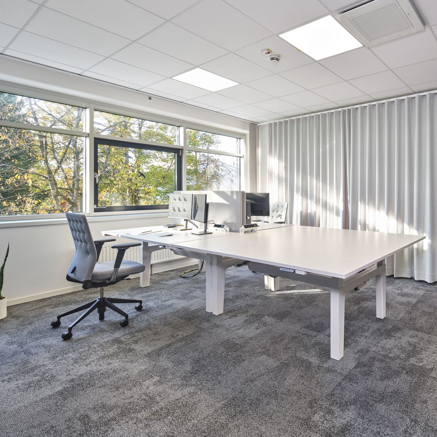 Vitra ID Trim Bürostuhl Sitz- und Rückenlehne gepolstert Bezug Laser RE