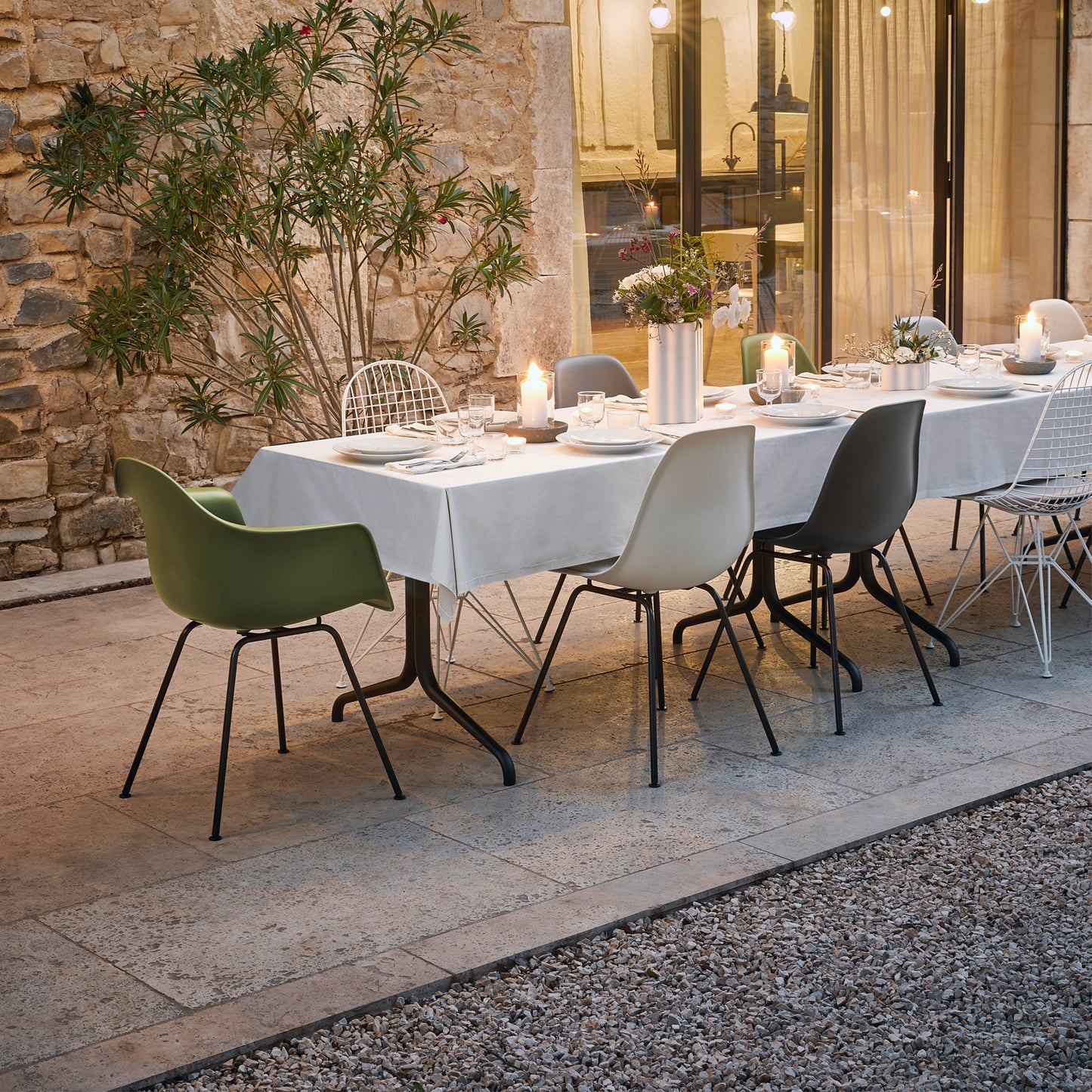 Vitra Eames Plastic Armchair DAX RE Stuhl mit Armlehne 4-Fuß pulverbeschichtet