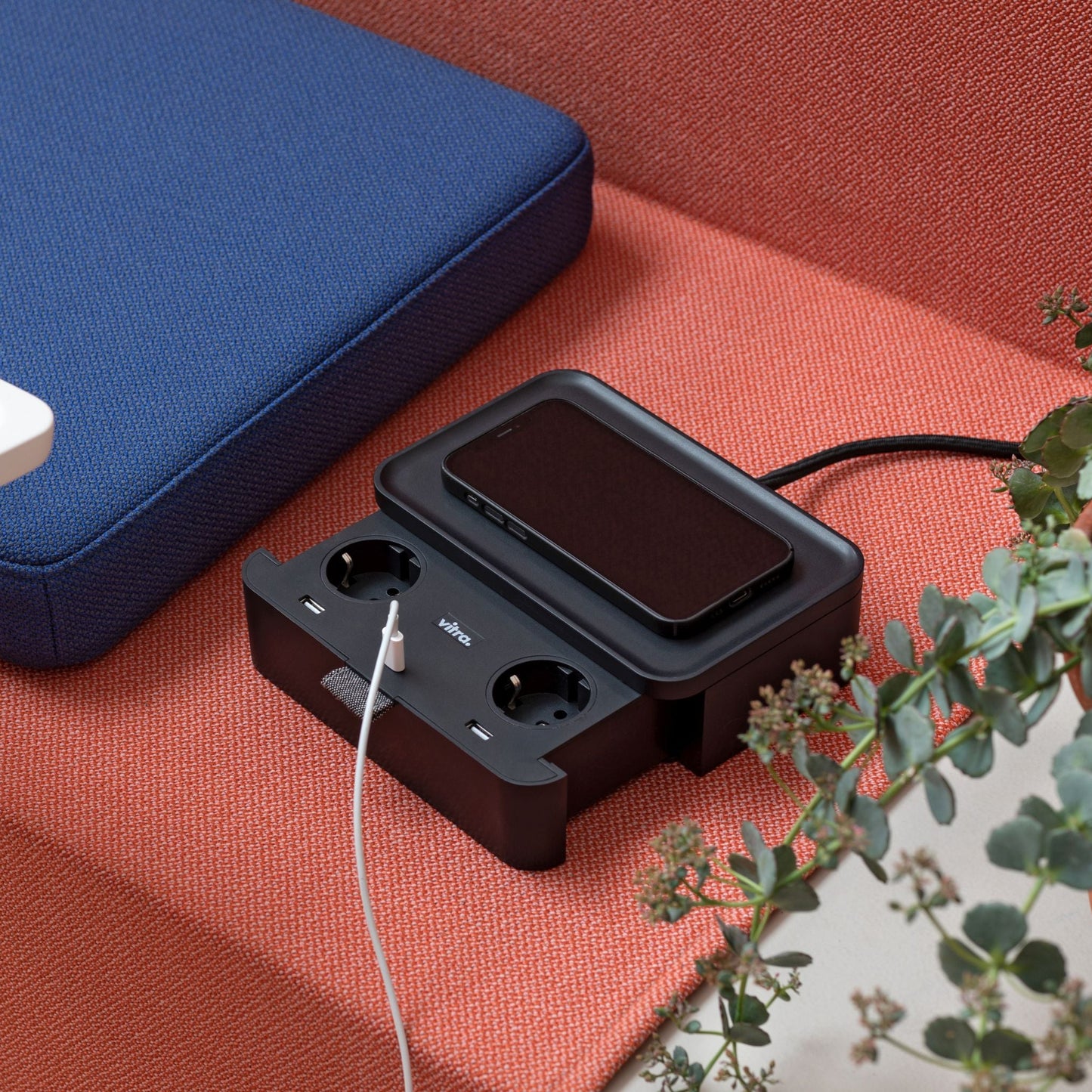 Vitra Ampi – Wireless-Charger Ladegerät und Kabelmanagement