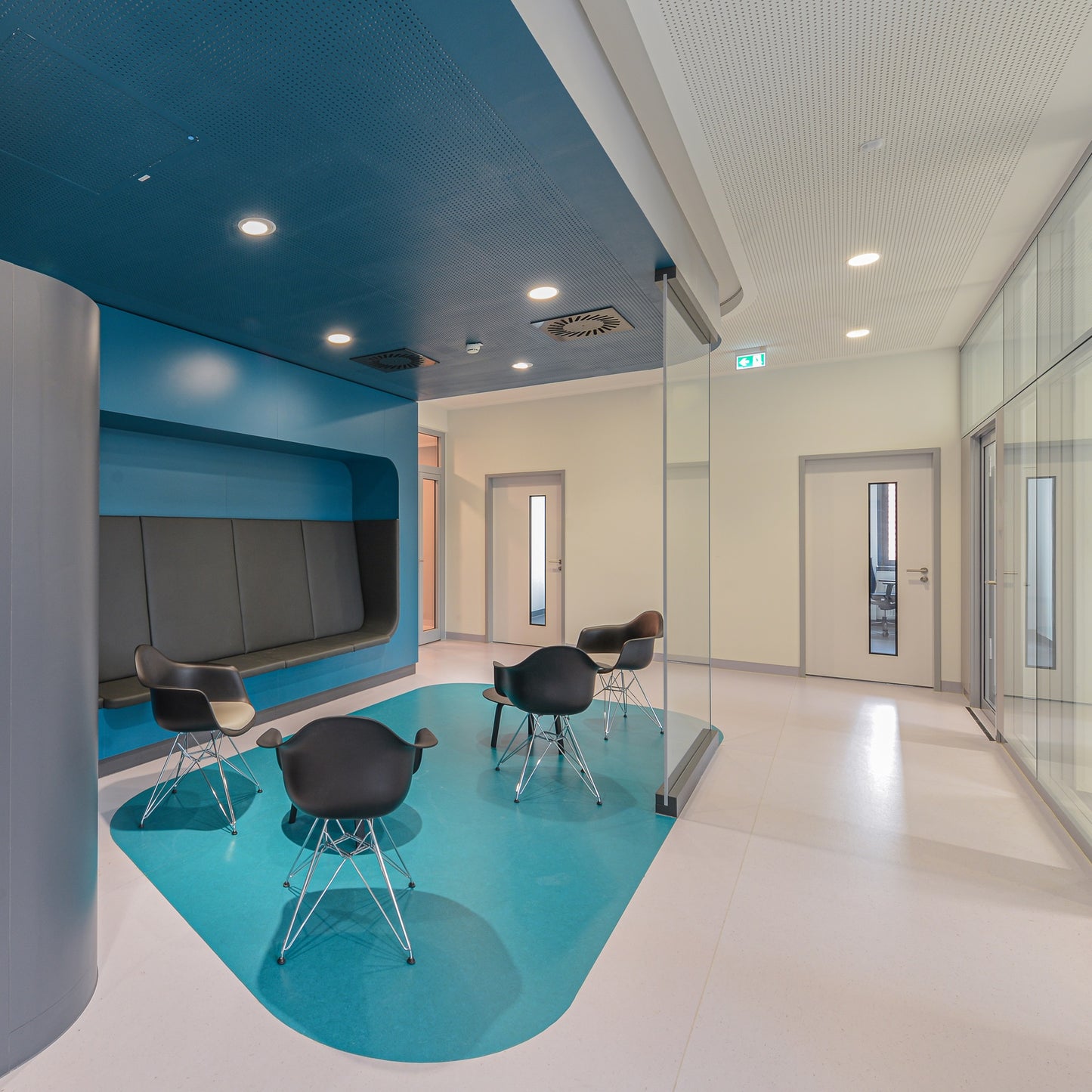 Vitra Eames Plastic Armchair DAR RE Kunststoff-Stuhl mit Armlehnen