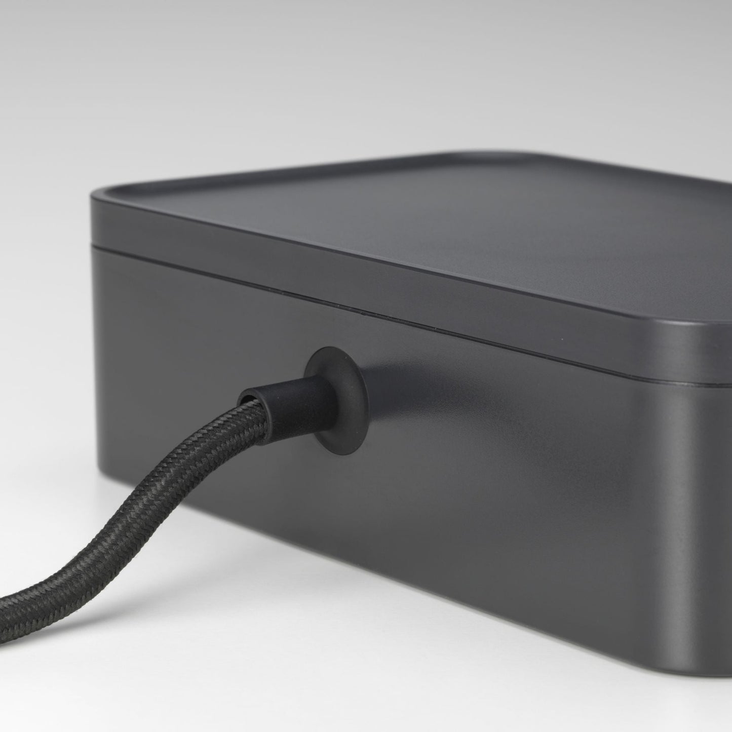 Vitra Ampi – Wireless-Charger Ladegerät und Kabelmanagement
