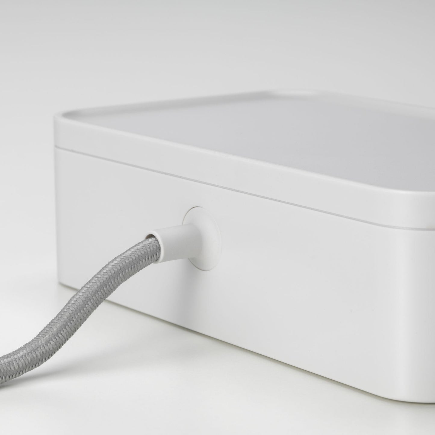 Vitra Ampi – Wireless-Charger Ladegerät und Kabelmanagement