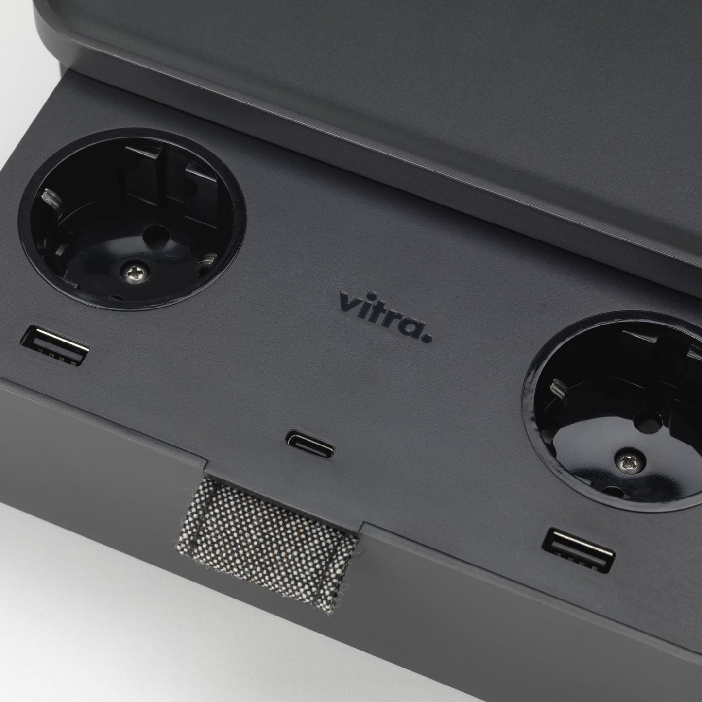 Vitra Ampi – Wireless-Charger Ladegerät und Kabelmanagement