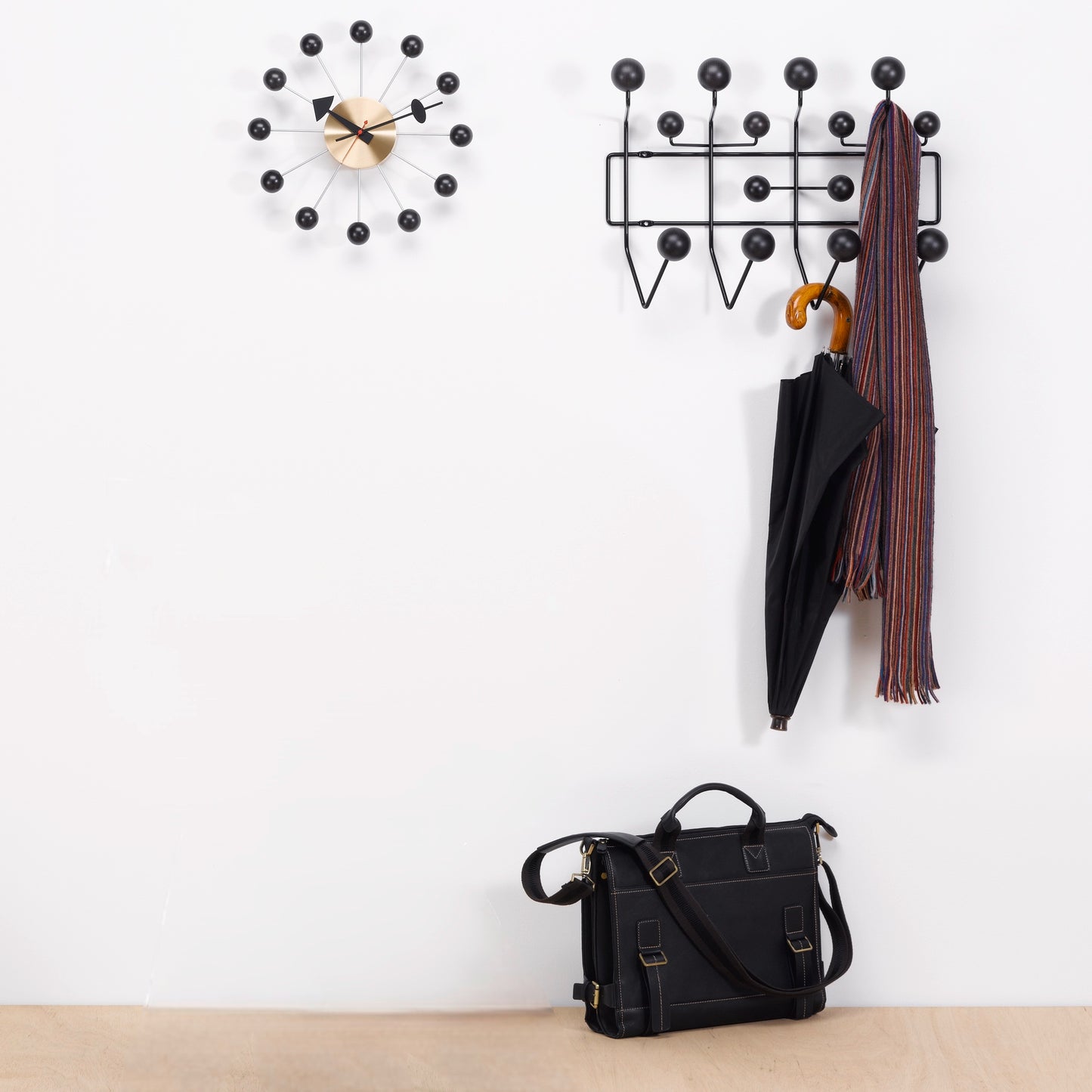 Vitra Eames Hang it all Wandgarderobe Esche schwarz