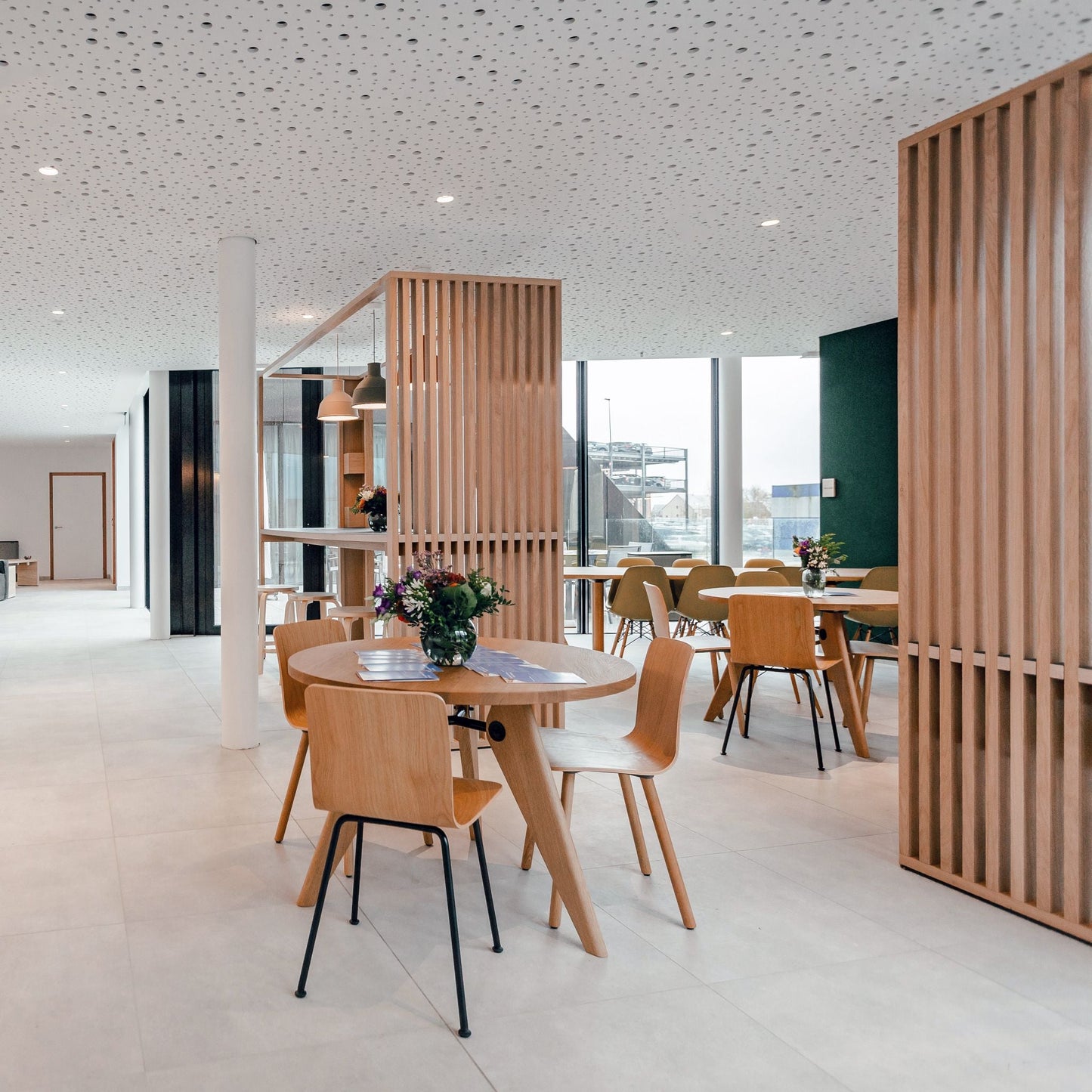 Vitra Guéridon Table runder Besprechungstisch / Esstisch Holz