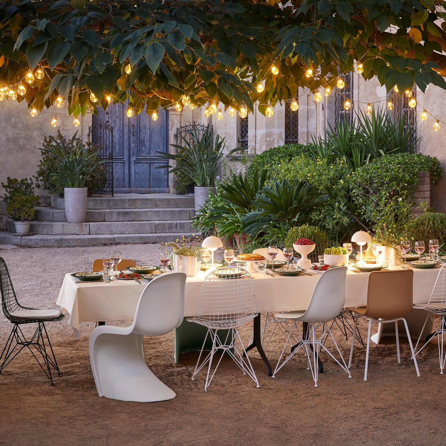 Vitra Eames Plastic Side Chair DSR RE Kunststoff Stuhl Eiffelturm-Gestell