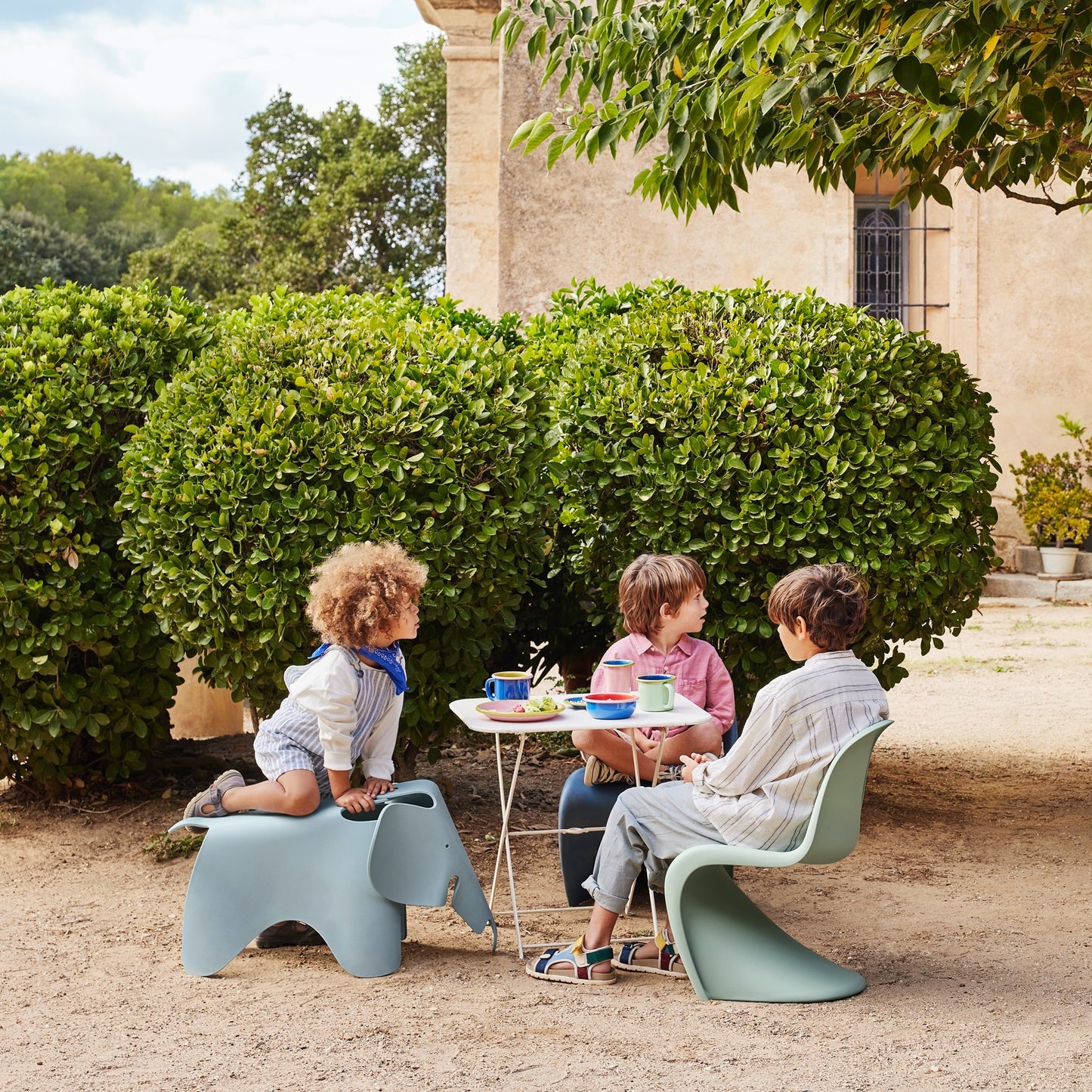 Vitra Eames Elephant Plastic RE Hocker Sitzobjekt Kunststoff recycelt