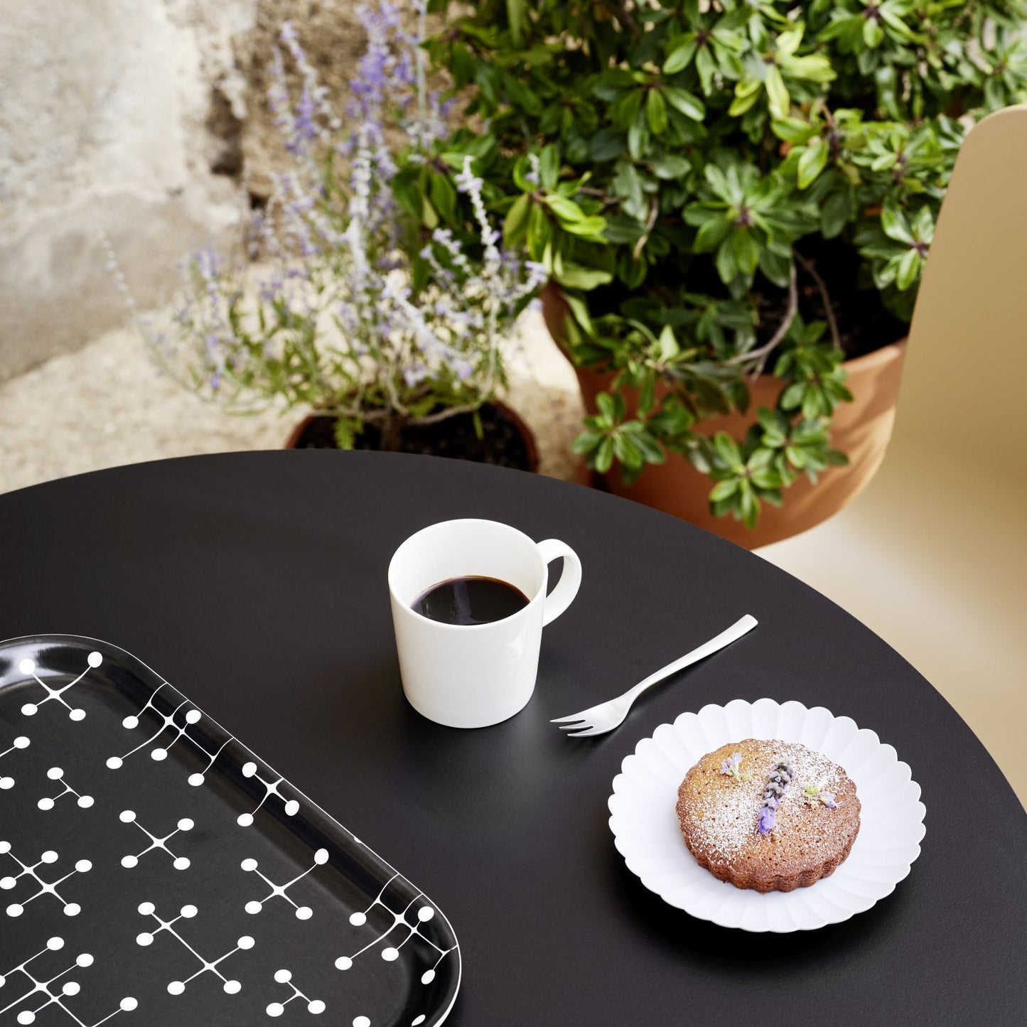 Vitra Classic Tray large Serviertablett groß Schichtholz Eames Dot Pattern