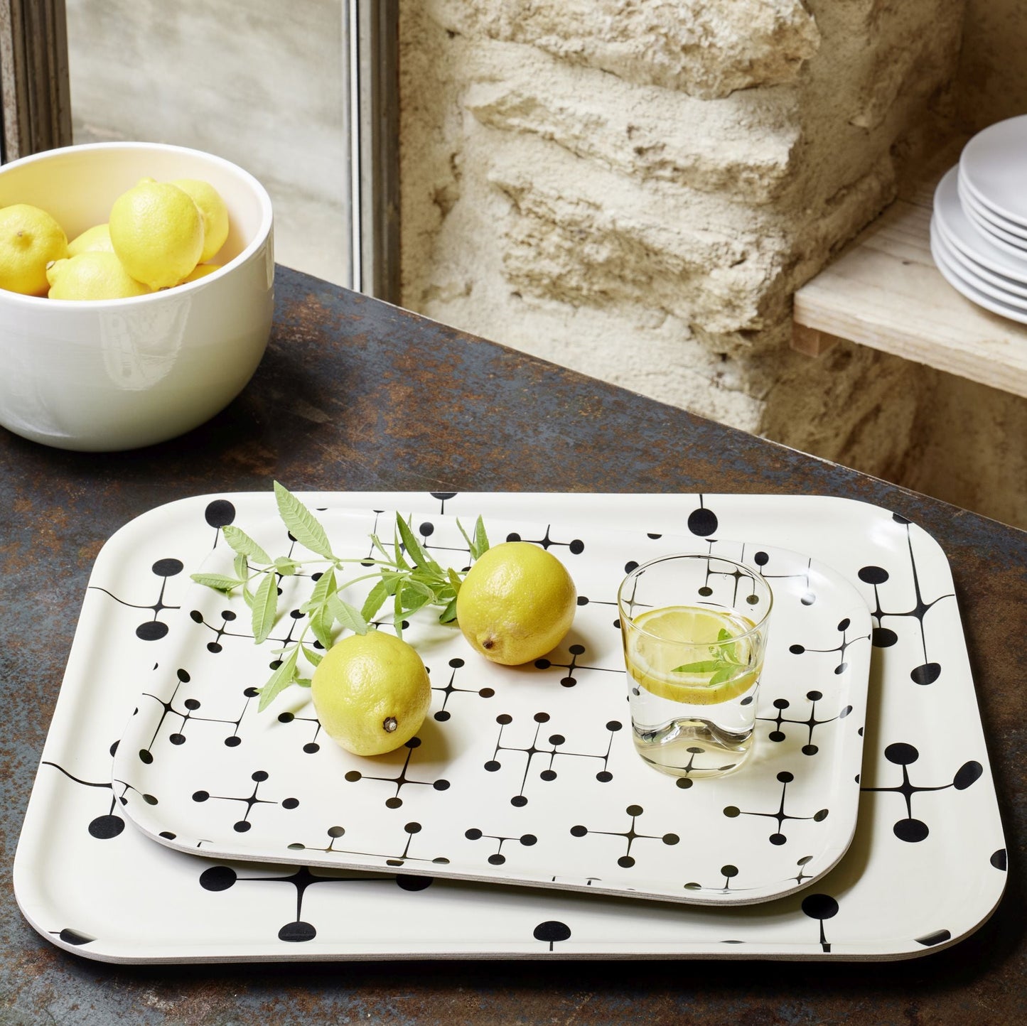 Vitra Classic Tray large Serviertablett groß Schichtholz Eames Dot Pattern