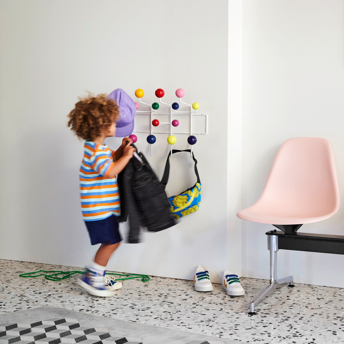 Vitra Eames Hang it all Wandgarderobe mehrfarbig