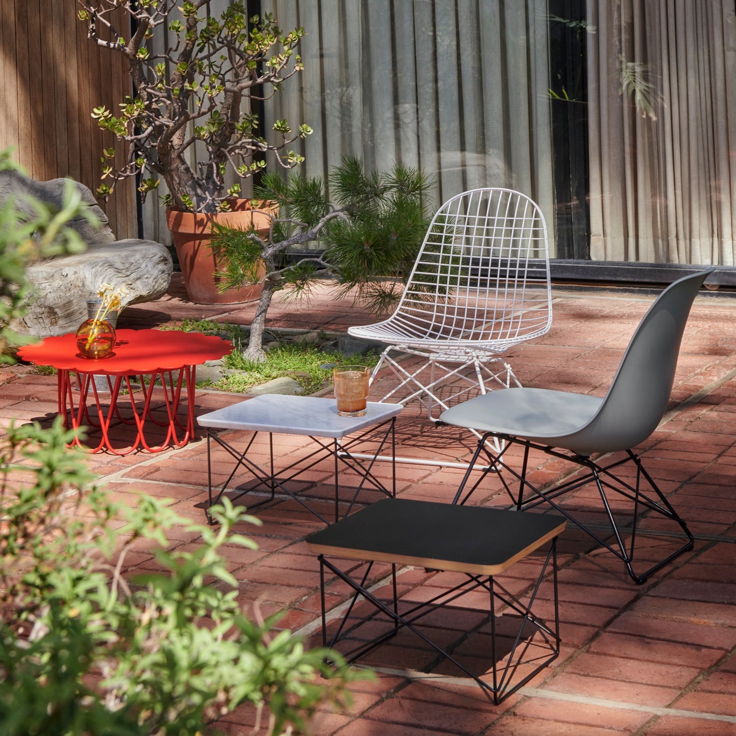 Vitra Flower Table klein Beistelltisch Stahl pulverbeschichtet