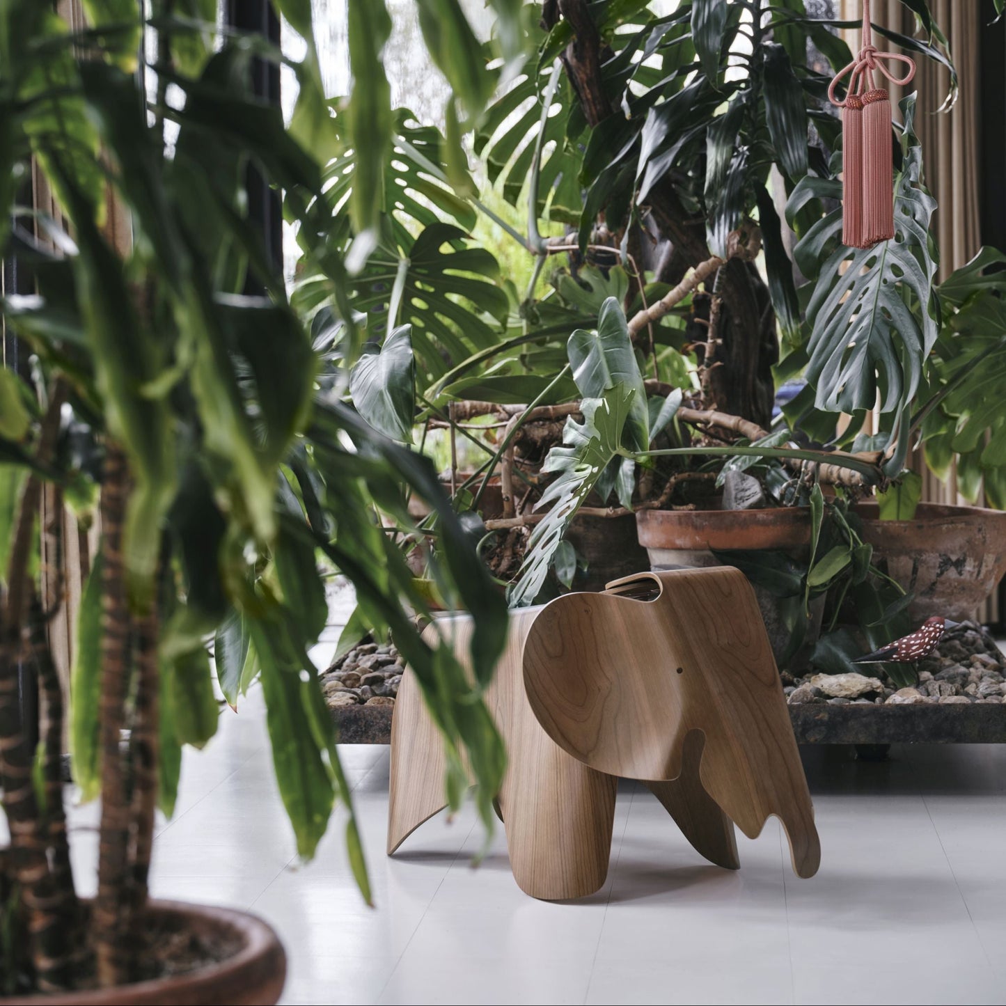 Eames Elephant Plywood Echtholz Hocker Sitzobjekt Nussbaum / Kastanie