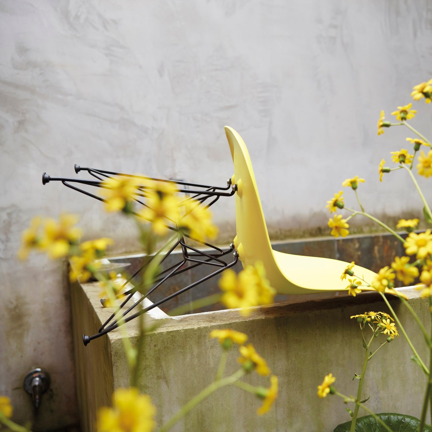 Vitra Eames Plastic Side Chair DSR RE Kunststoff Stuhl Eiffelturm-Gestell