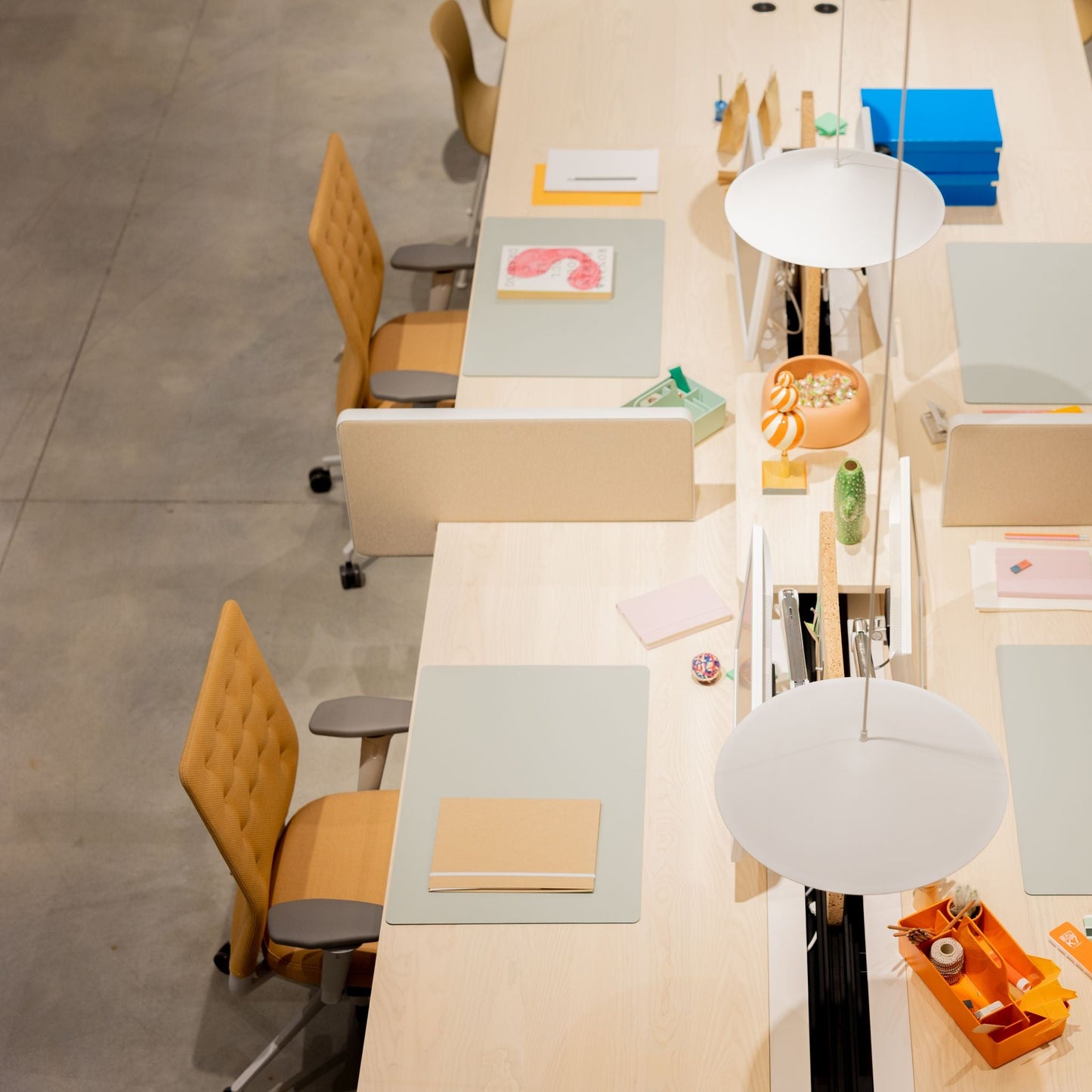 Vitra ID Trim Bürostuhl Sitz- und Rückenlehne gepolstert Bezug Plano