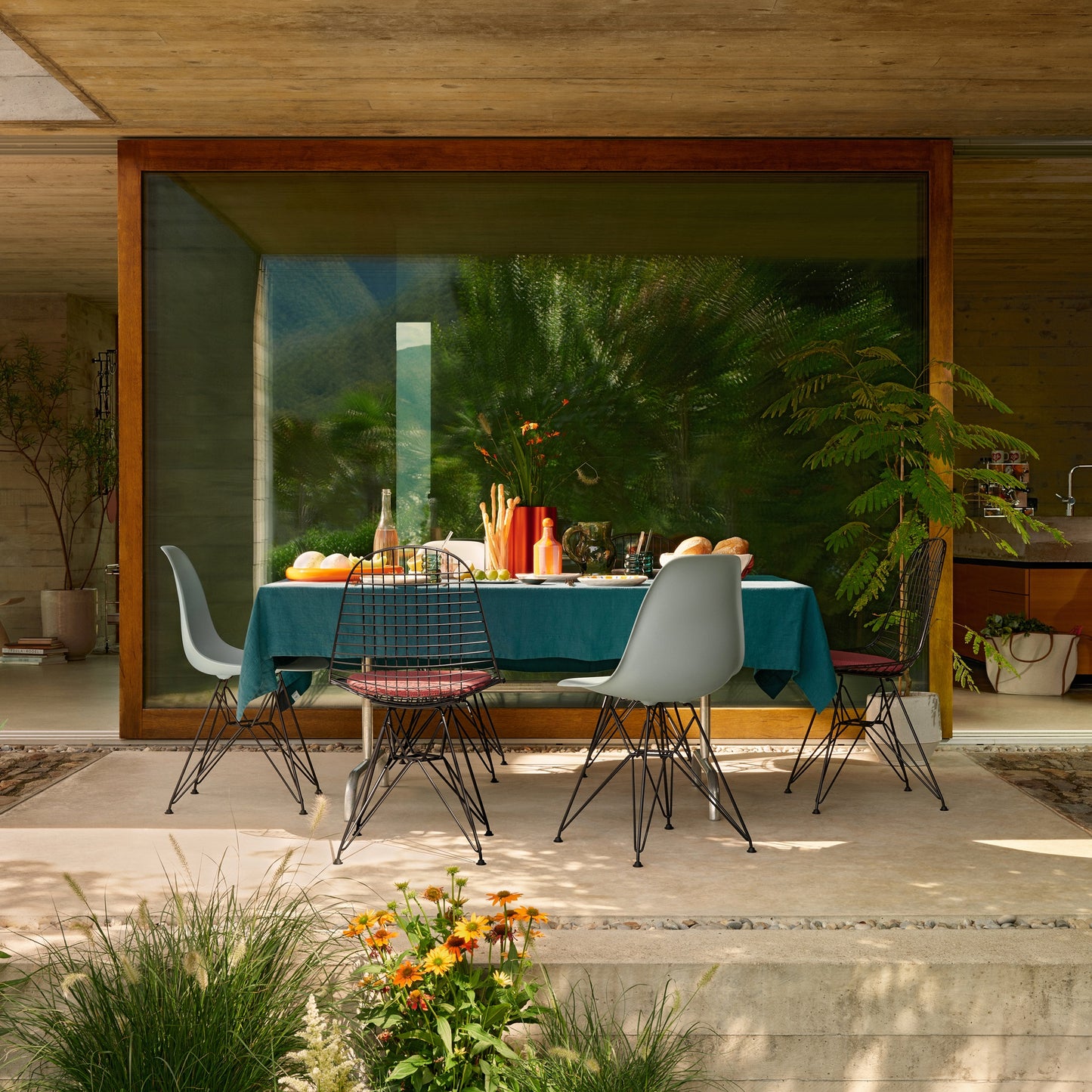 Vitra Eames Plastic Side Chair DSR RE Kunststoff Stuhl Gestell schwarz