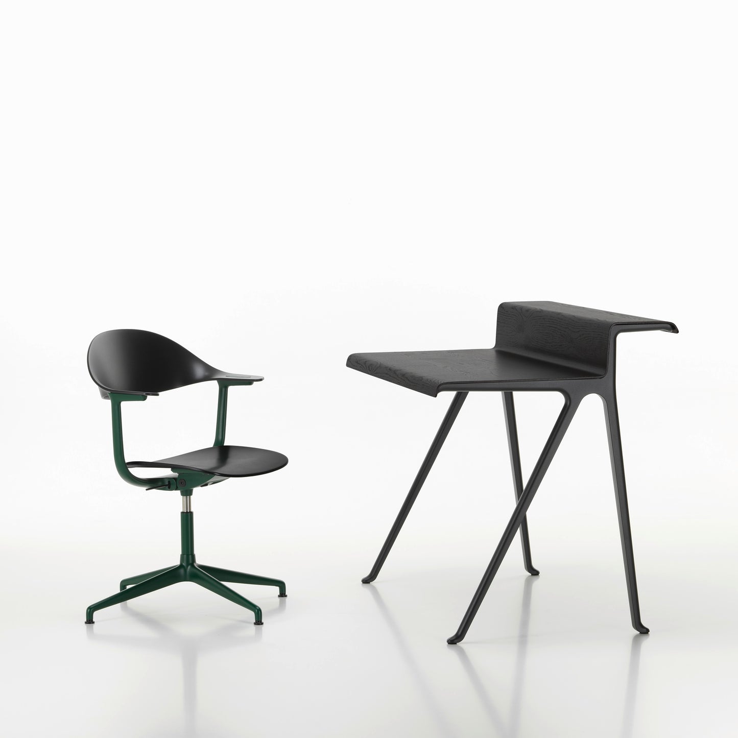 Vitra Courier Schreibtisch Eiche dunkel natur