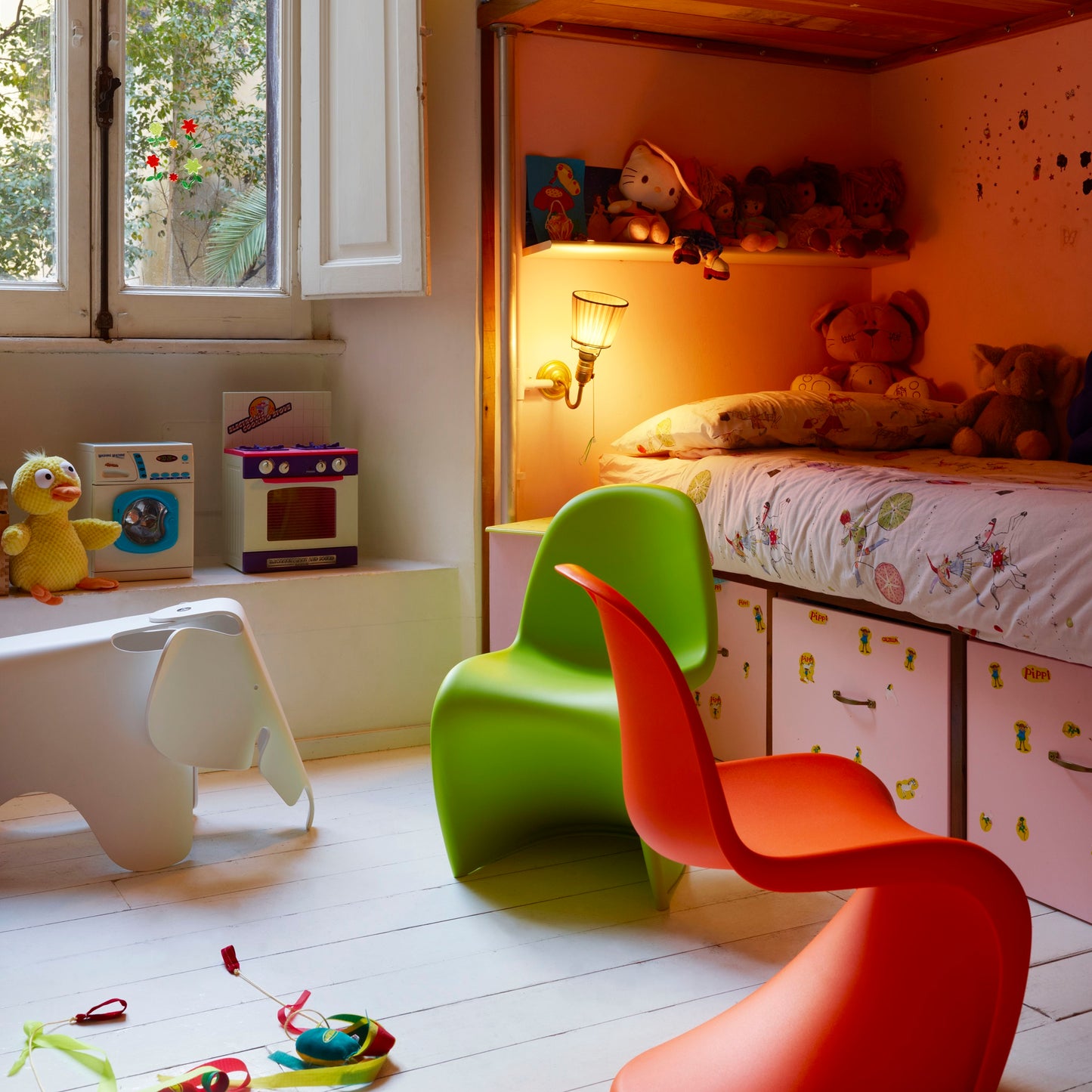 Vitra Eames Elephant Hocker Sitzobjekt palmgrün