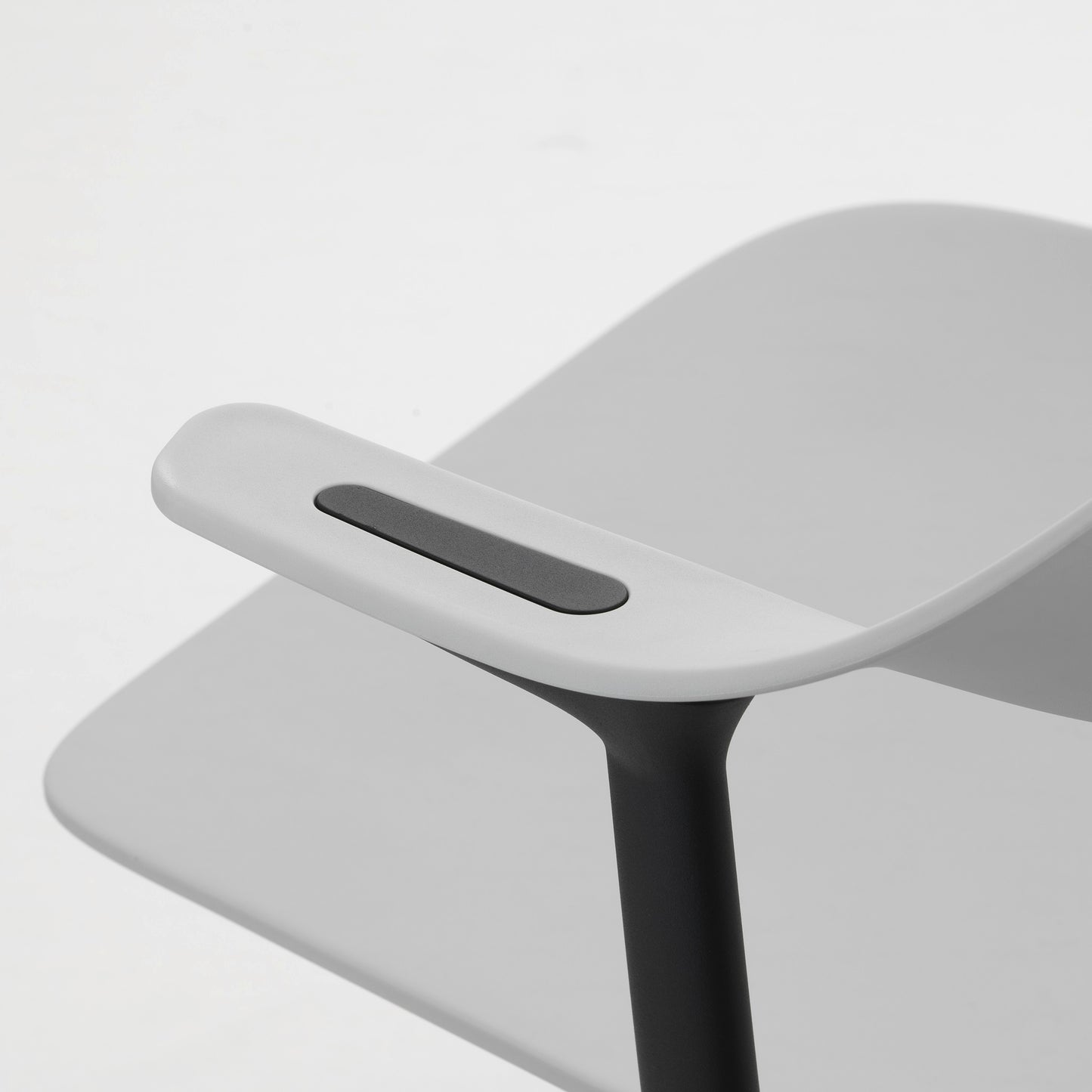 Vitra Mynt Bürostuhl Sitz + Rücken Kunststoff grau RE 4-Stern-Aluminiumfuß