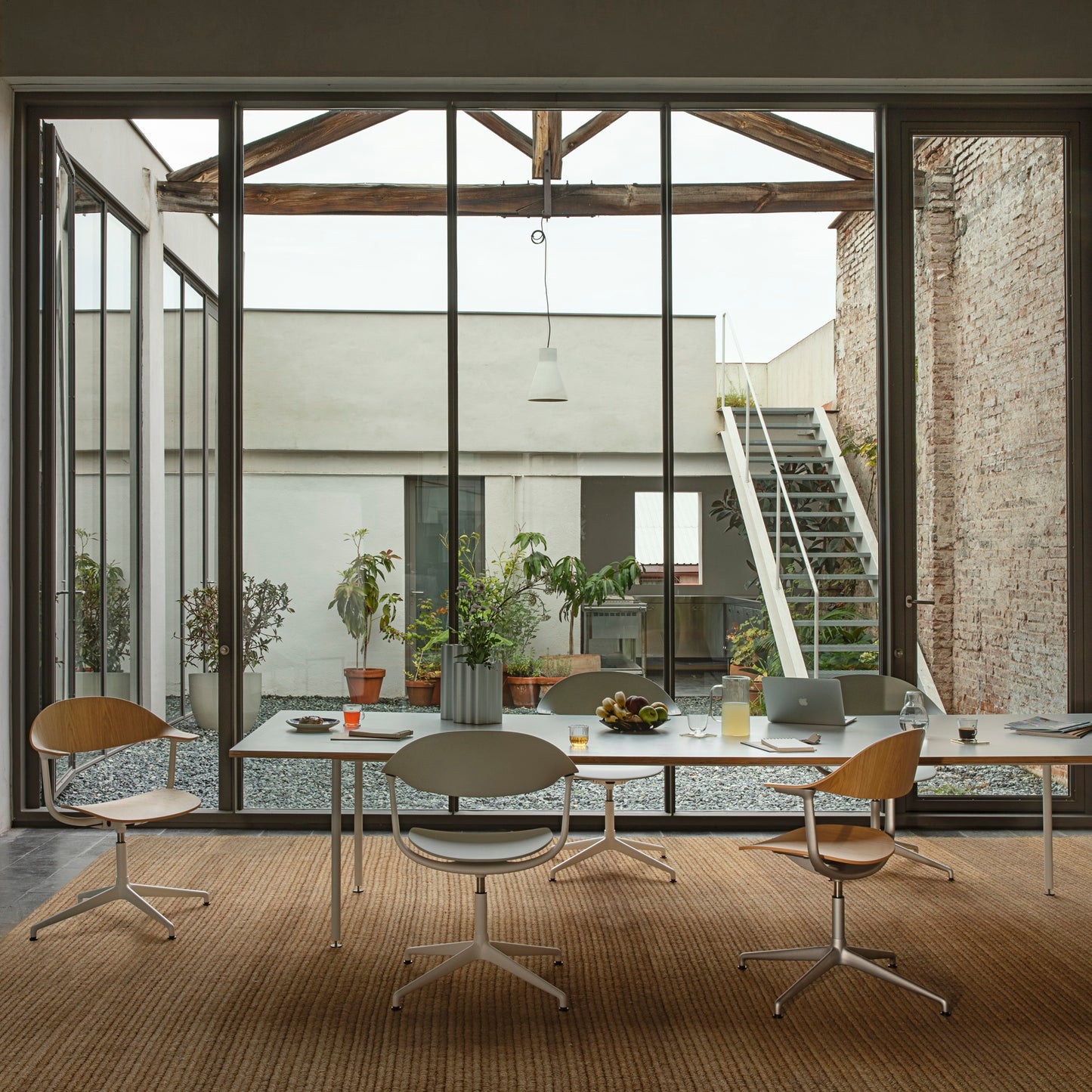 Vitra Mynt Bürostuhl Sitz + Rücken Kunststoff grau RE 4-Stern-Aluminiumfuß