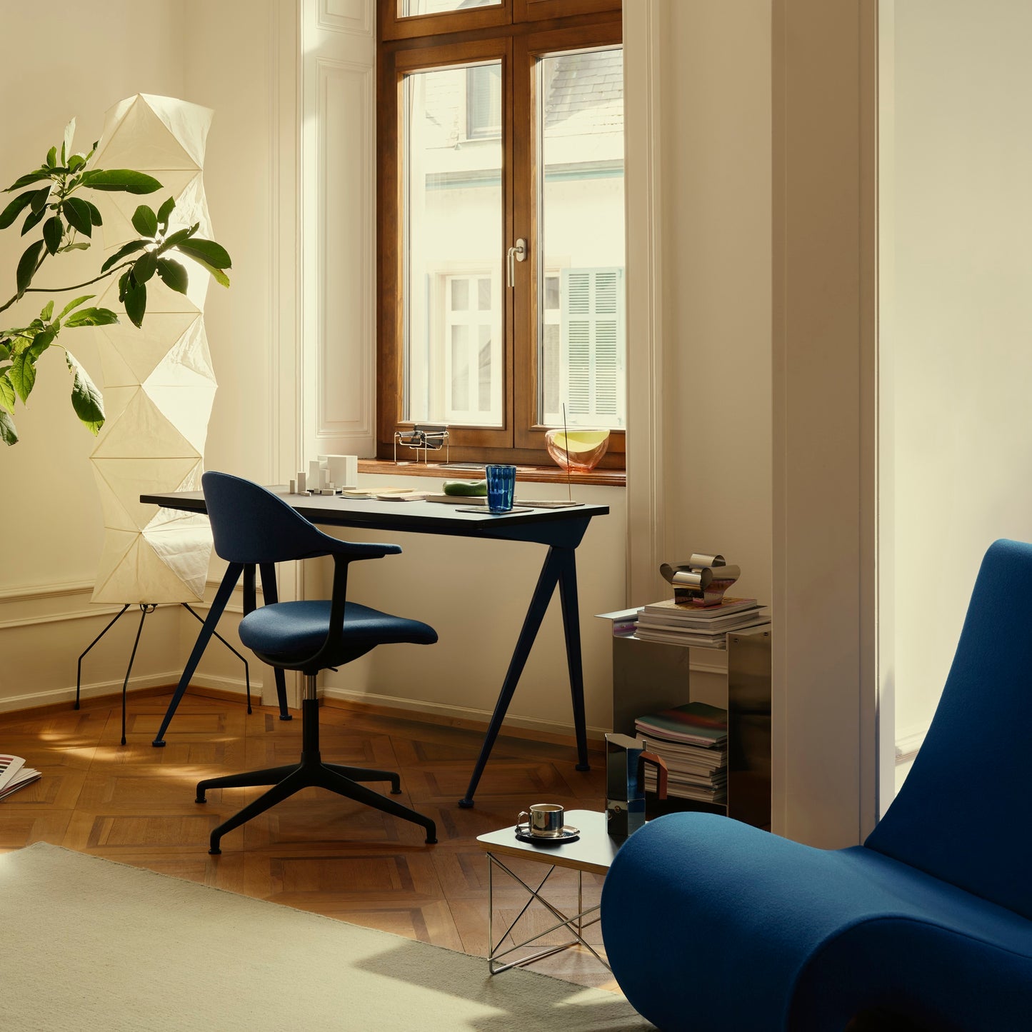 Vitra Mynt Bürostuhl Sitz + Rücken Kunststoff basic dark RE 4-Stern-Aluminiumfuß