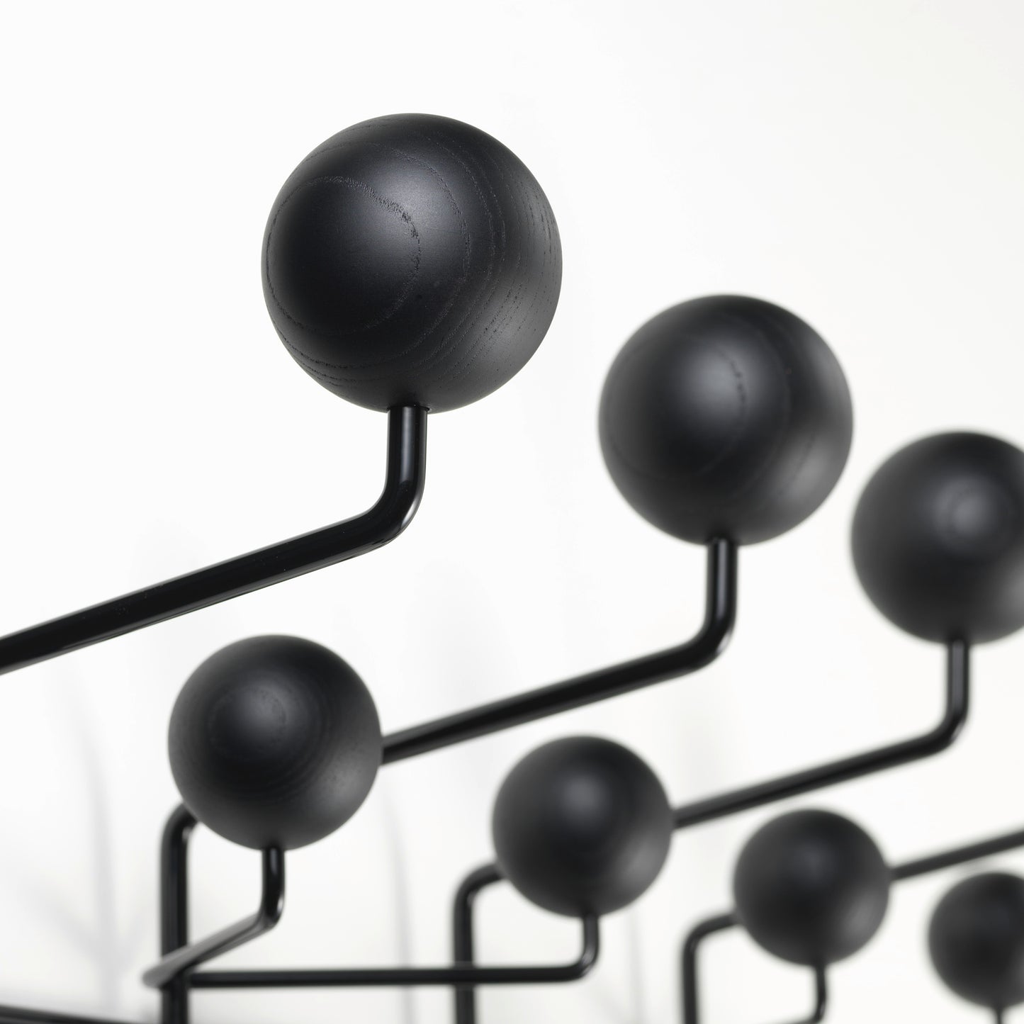 Vitra Eames Hang it all Wandgarderobe Esche schwarz