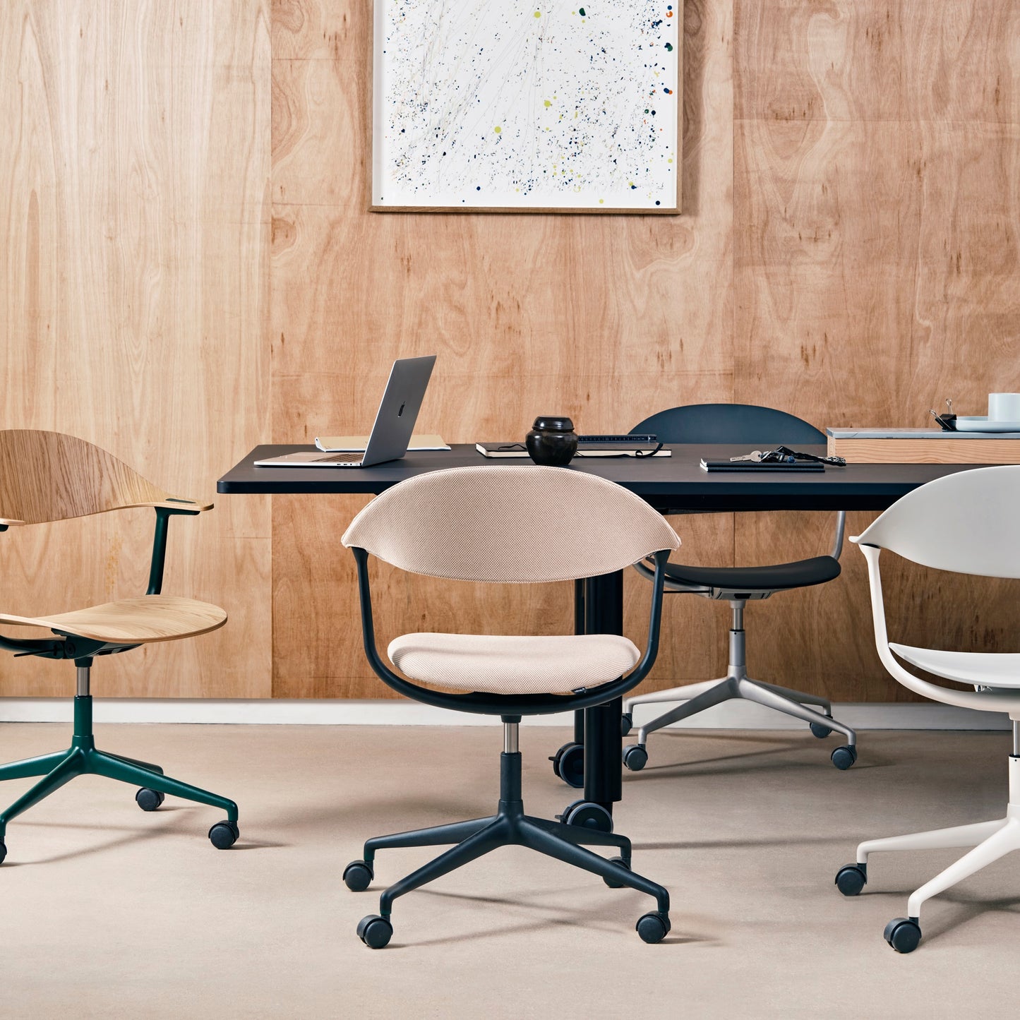 Vitra Mynt Bürostuhl Eiche natur 4-Stern-Aluminiumfuß